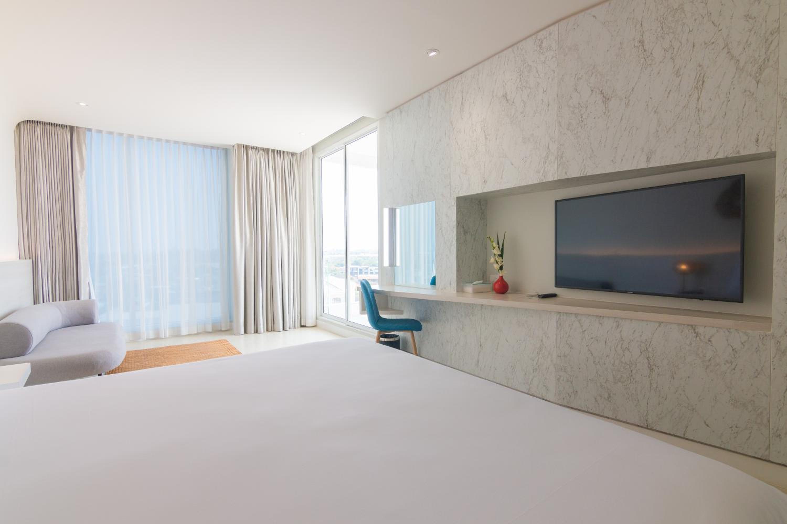 Suite with Balcony - Photo 11