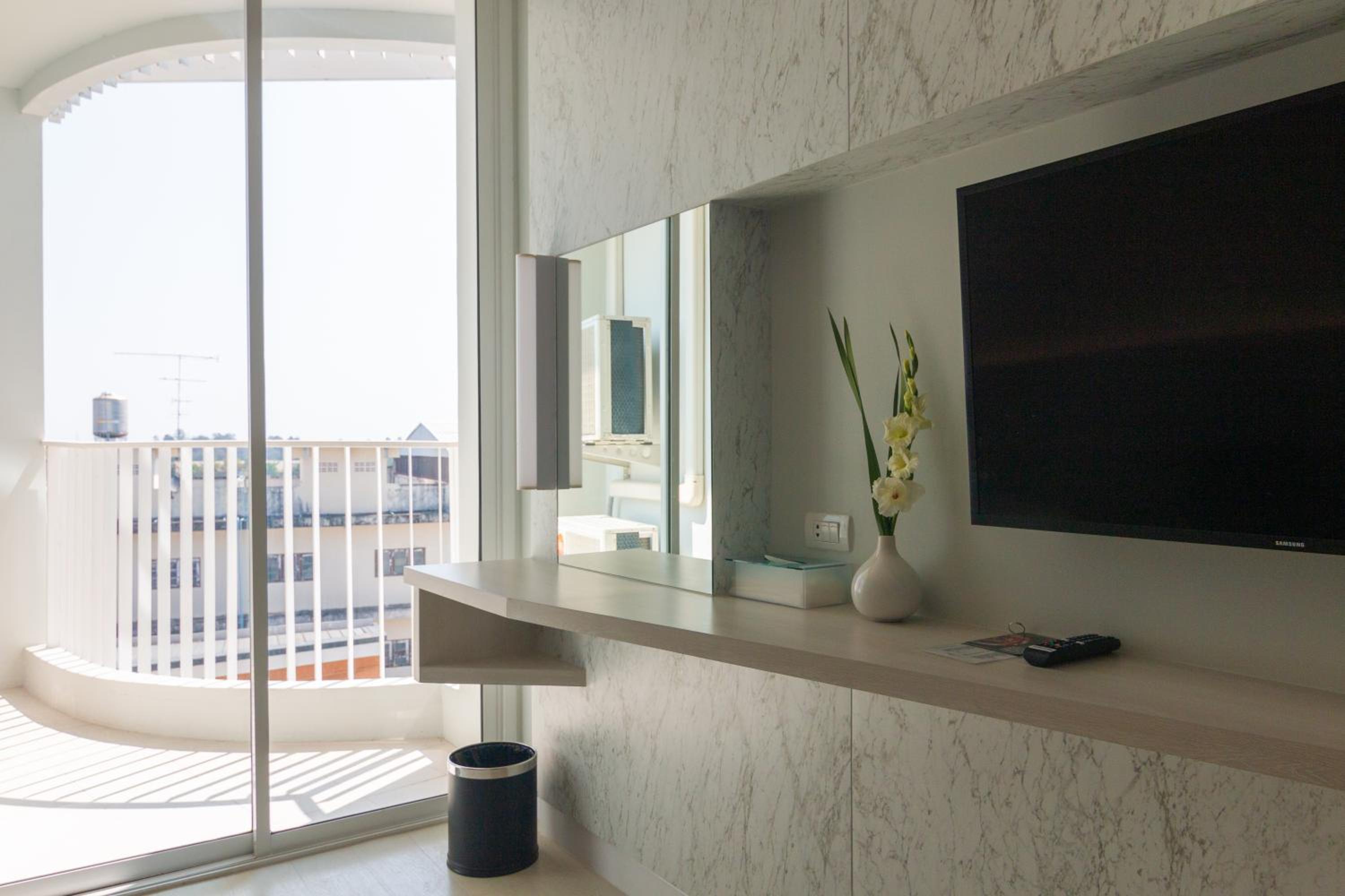 Suite with Balcony - Photo 9