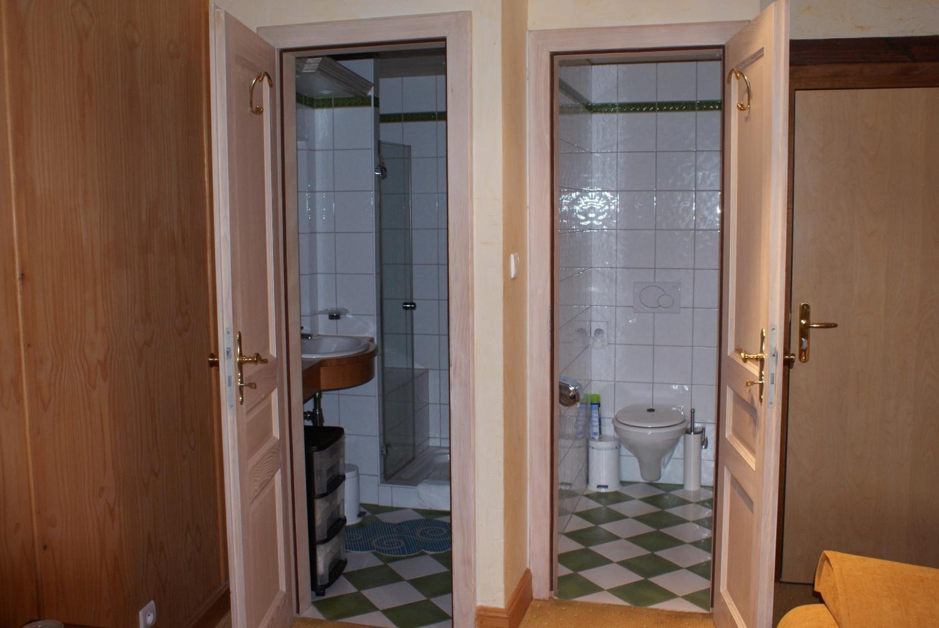 Suite - Photo 26