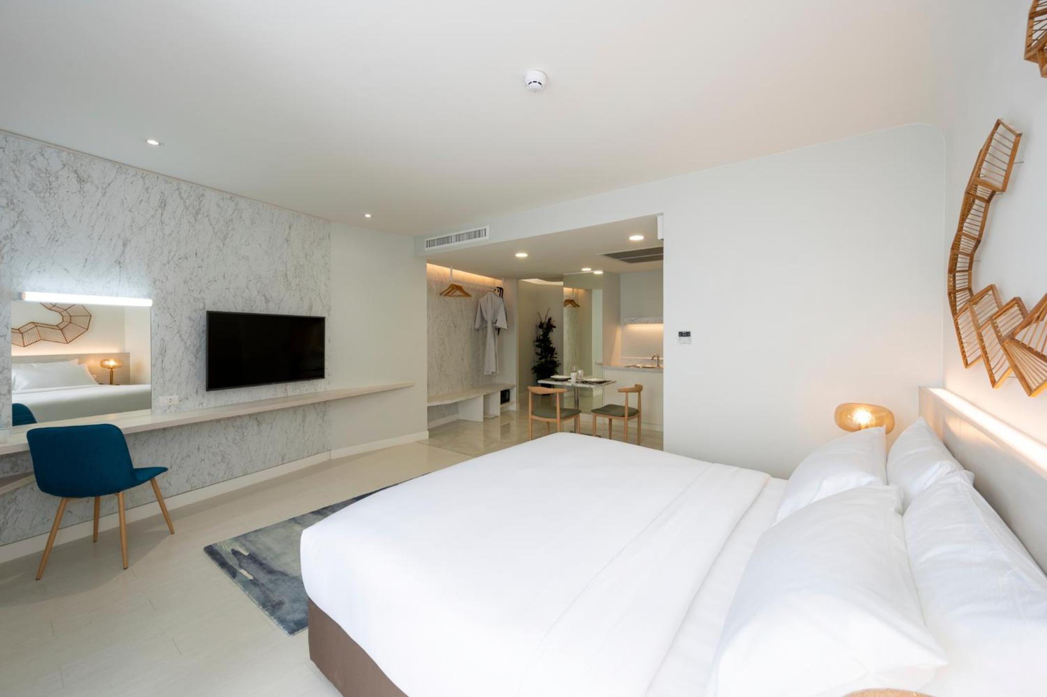 Suite with City View - Photo 1
