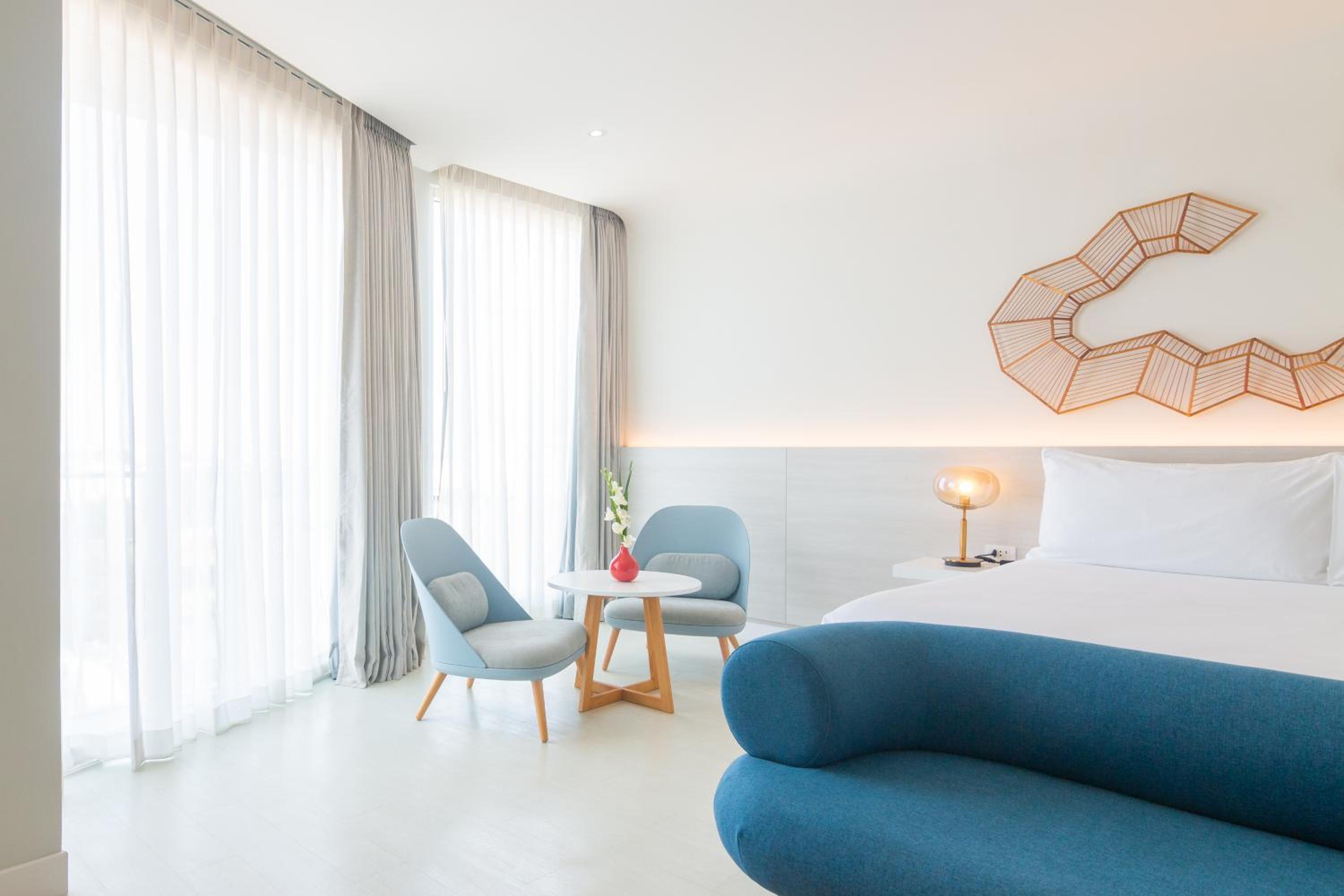 Suite with City View - Photo 9