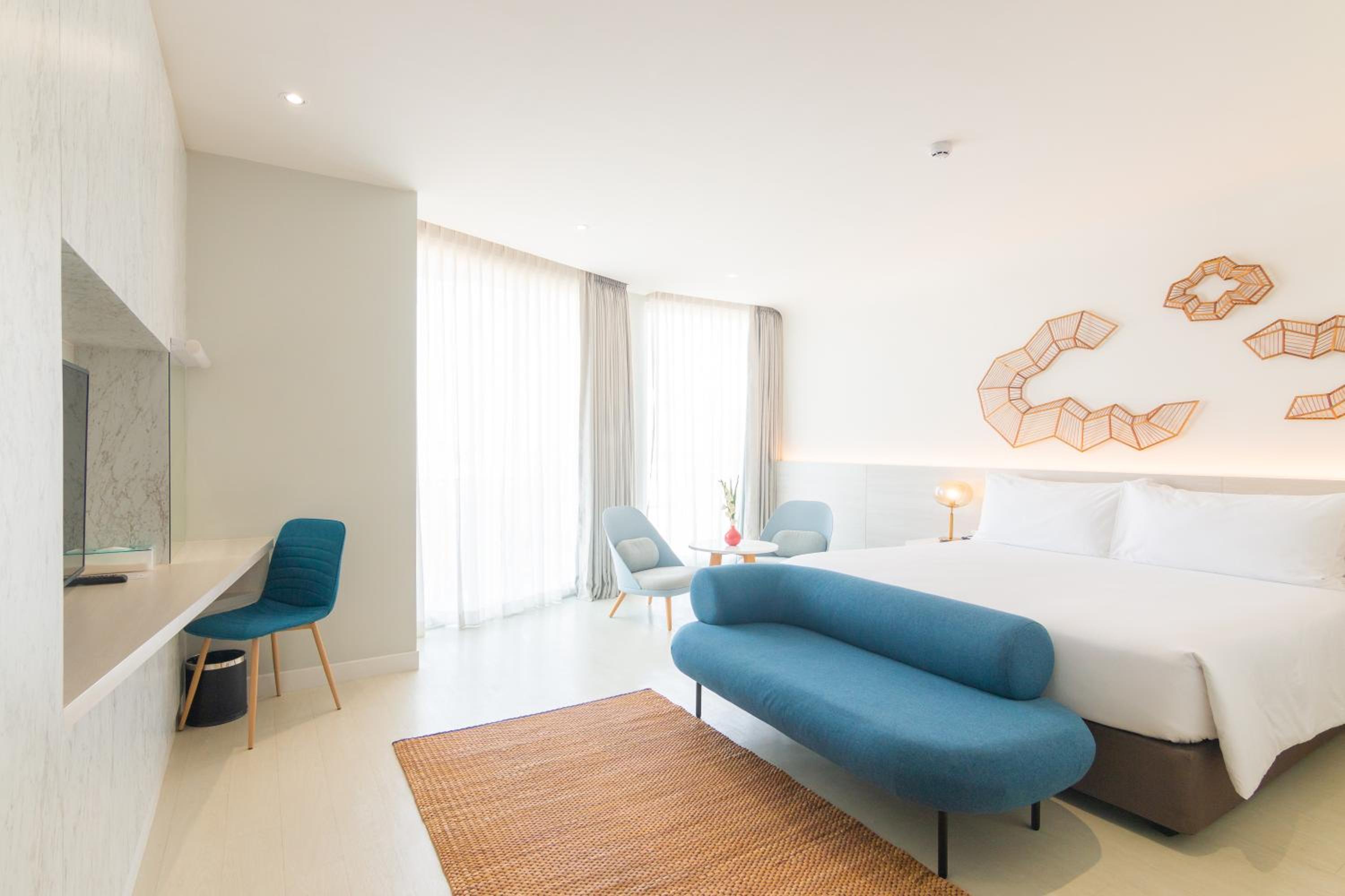Suite with City View - Photo 10