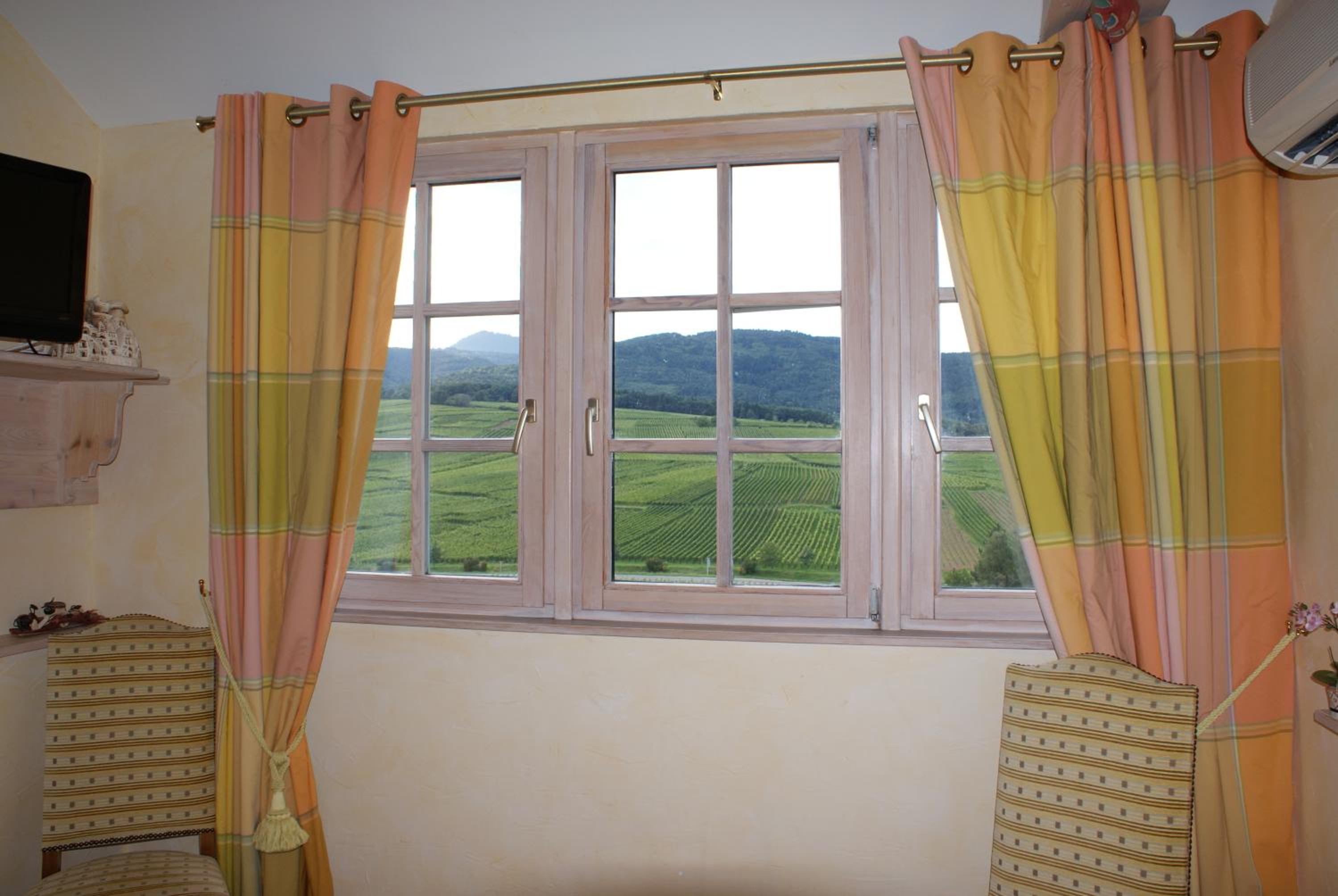Suite - Photo 36