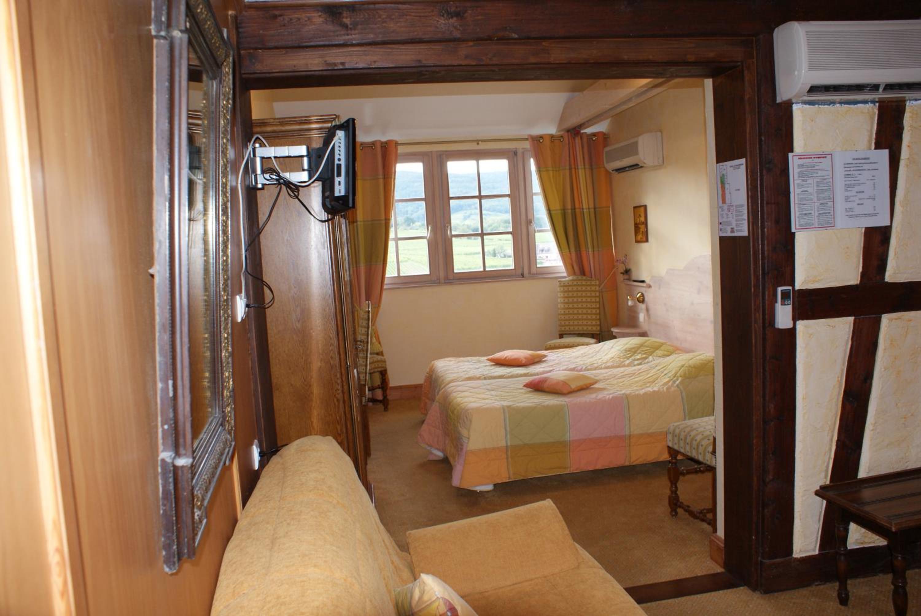 Suite - Photo 25