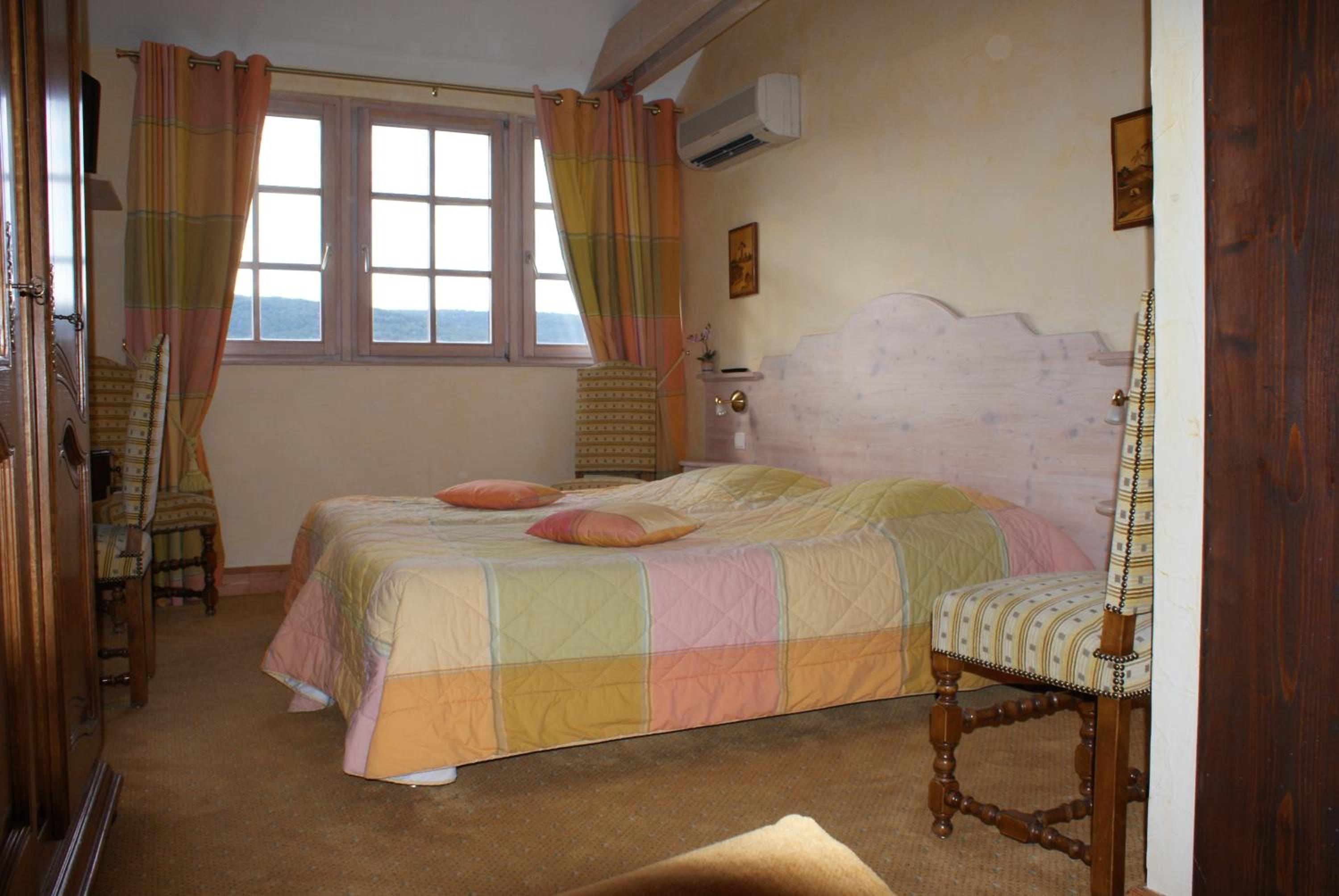 Suite - Photo 37