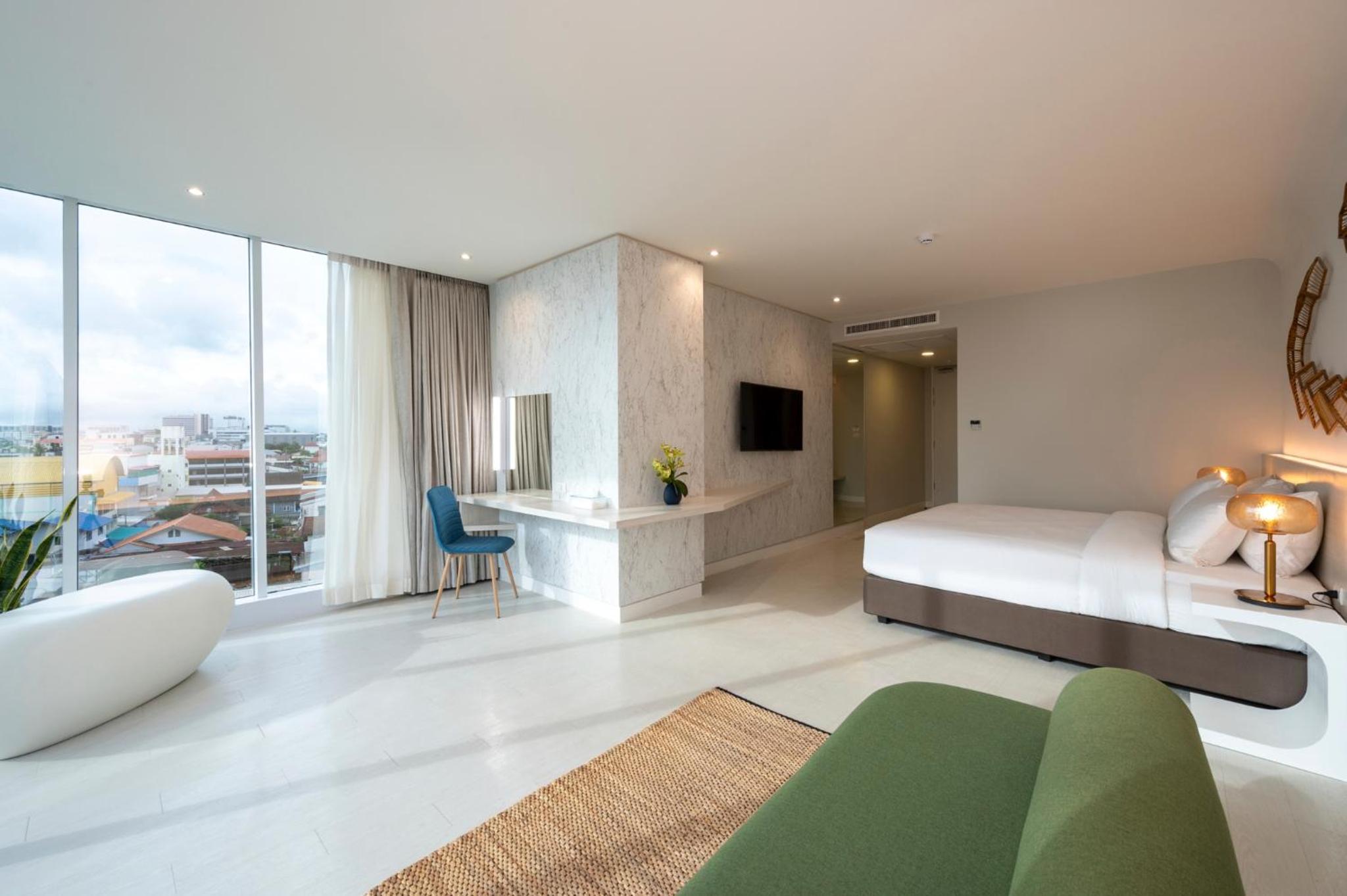 Suite - Photo 9