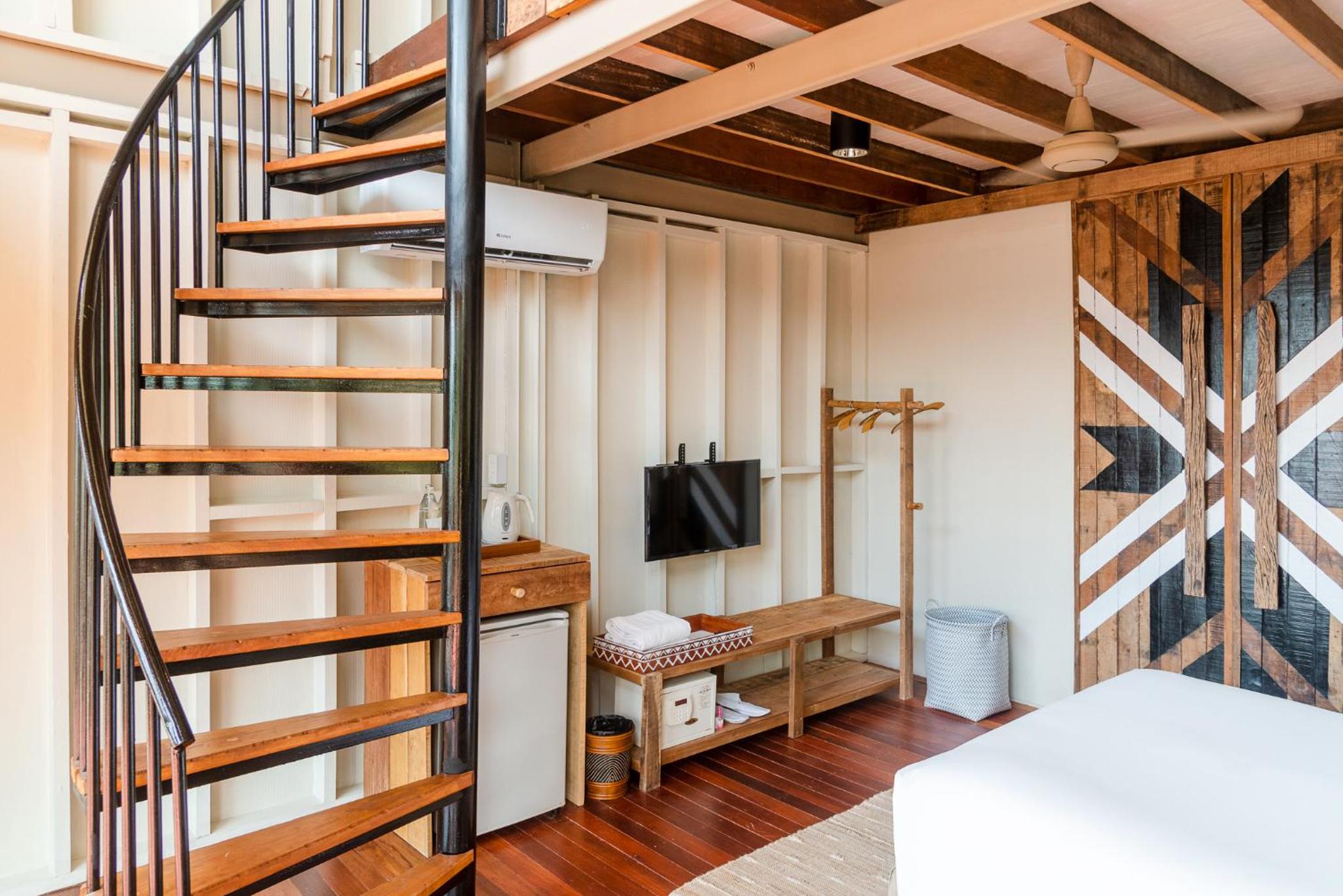 Hilltop Duplex  Bungalow - Photo 3