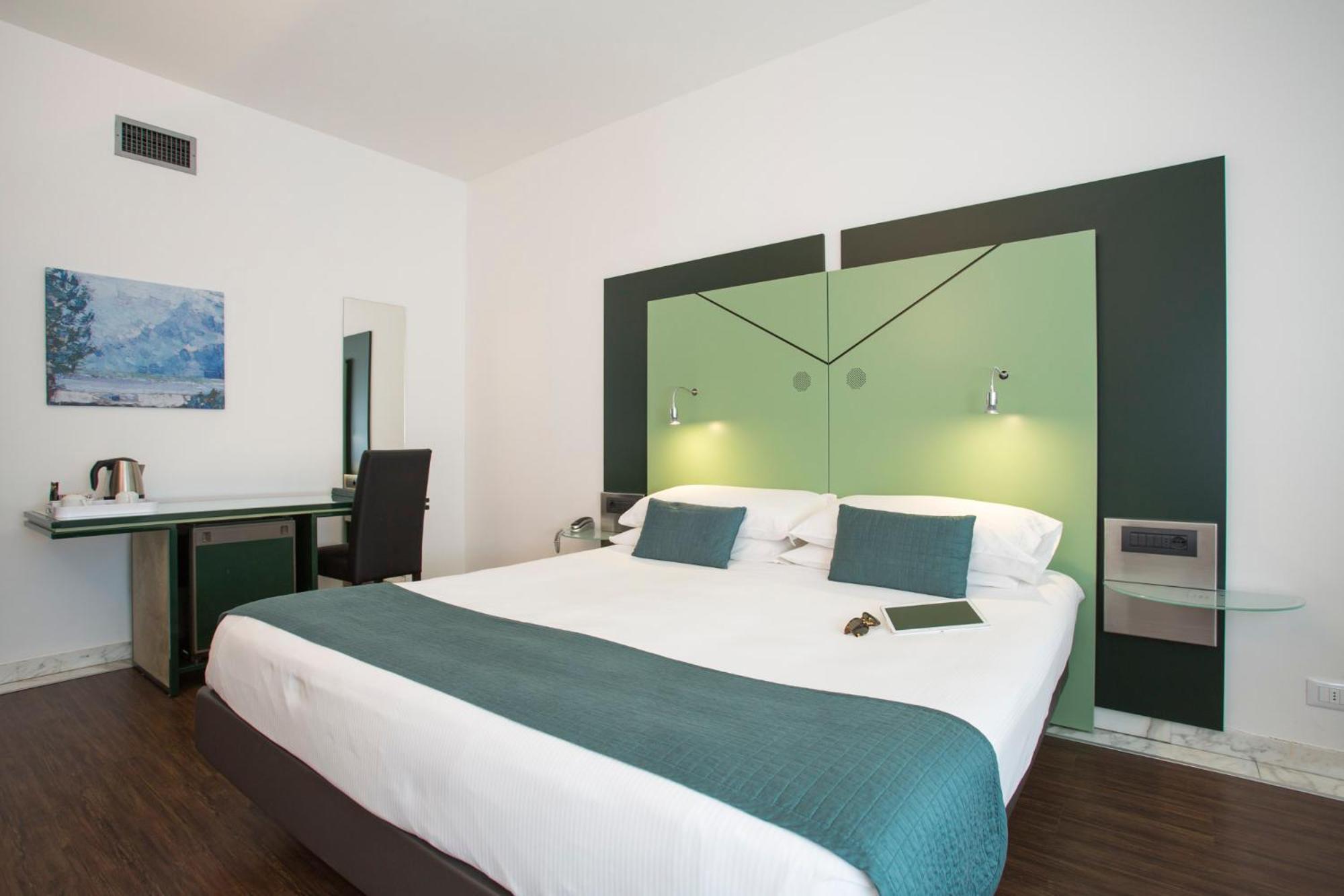 Standard Double Room - Photo 7