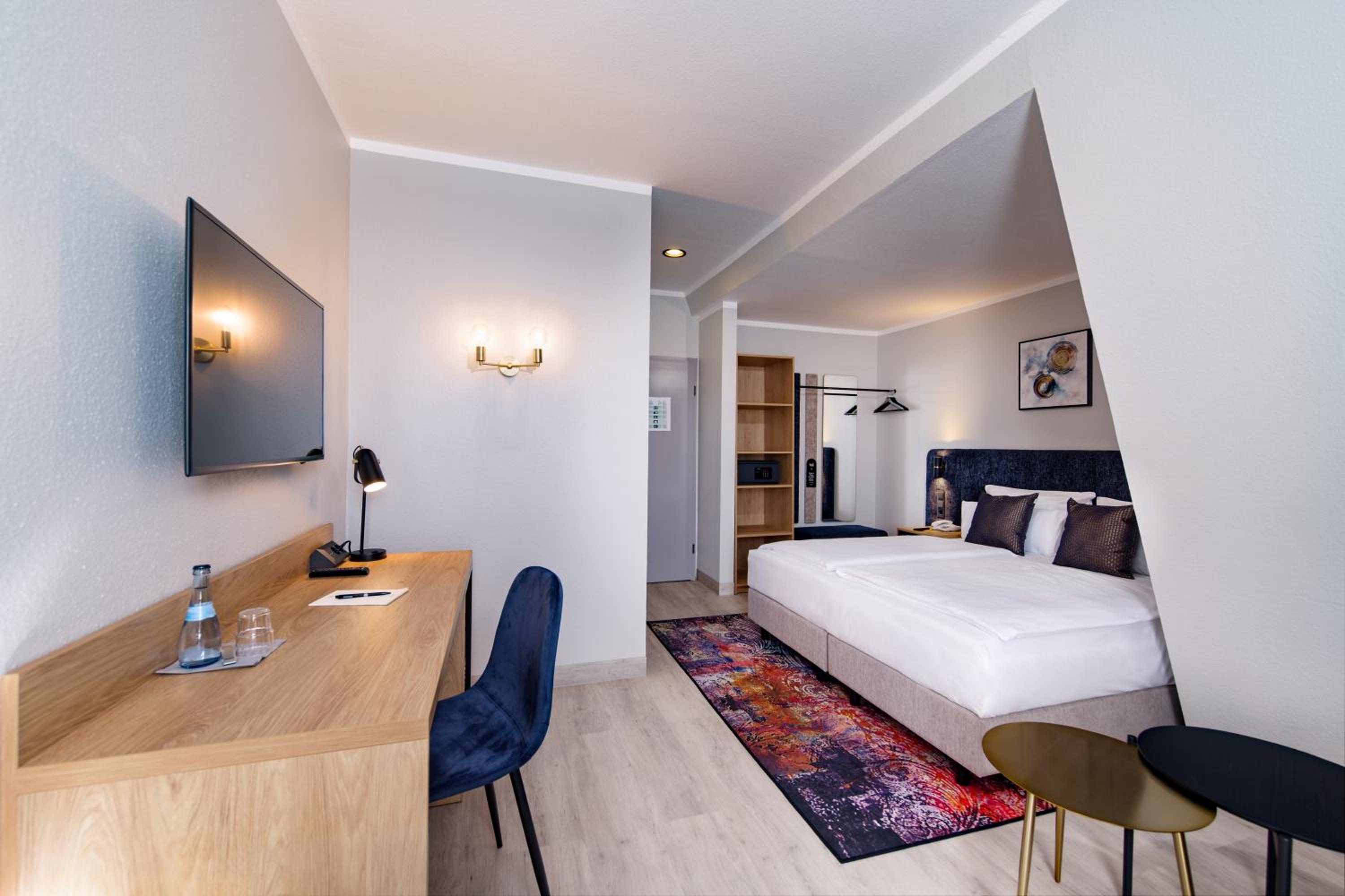 Standard Double Room - Photo 16