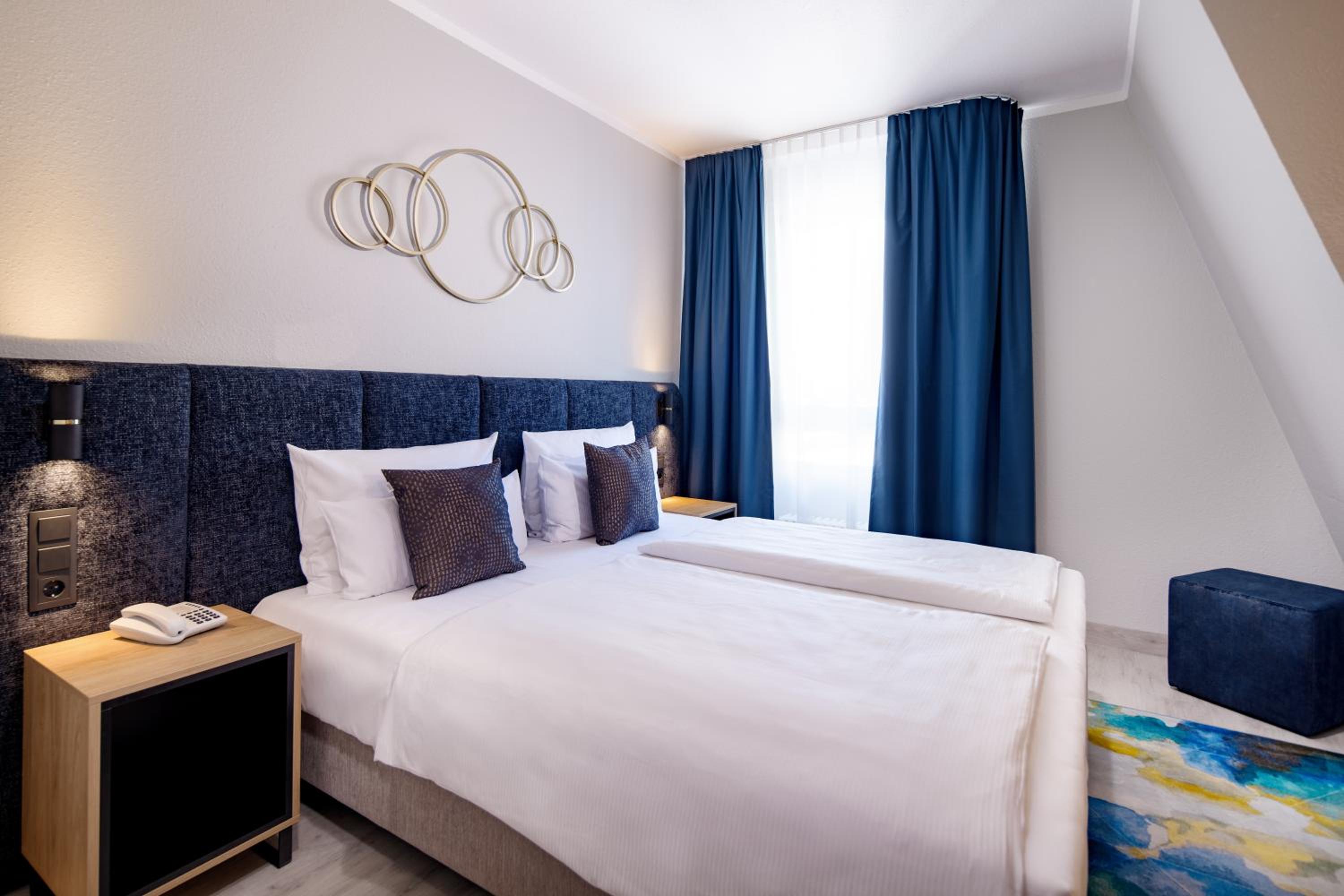 Standard Double Room - Photo 17