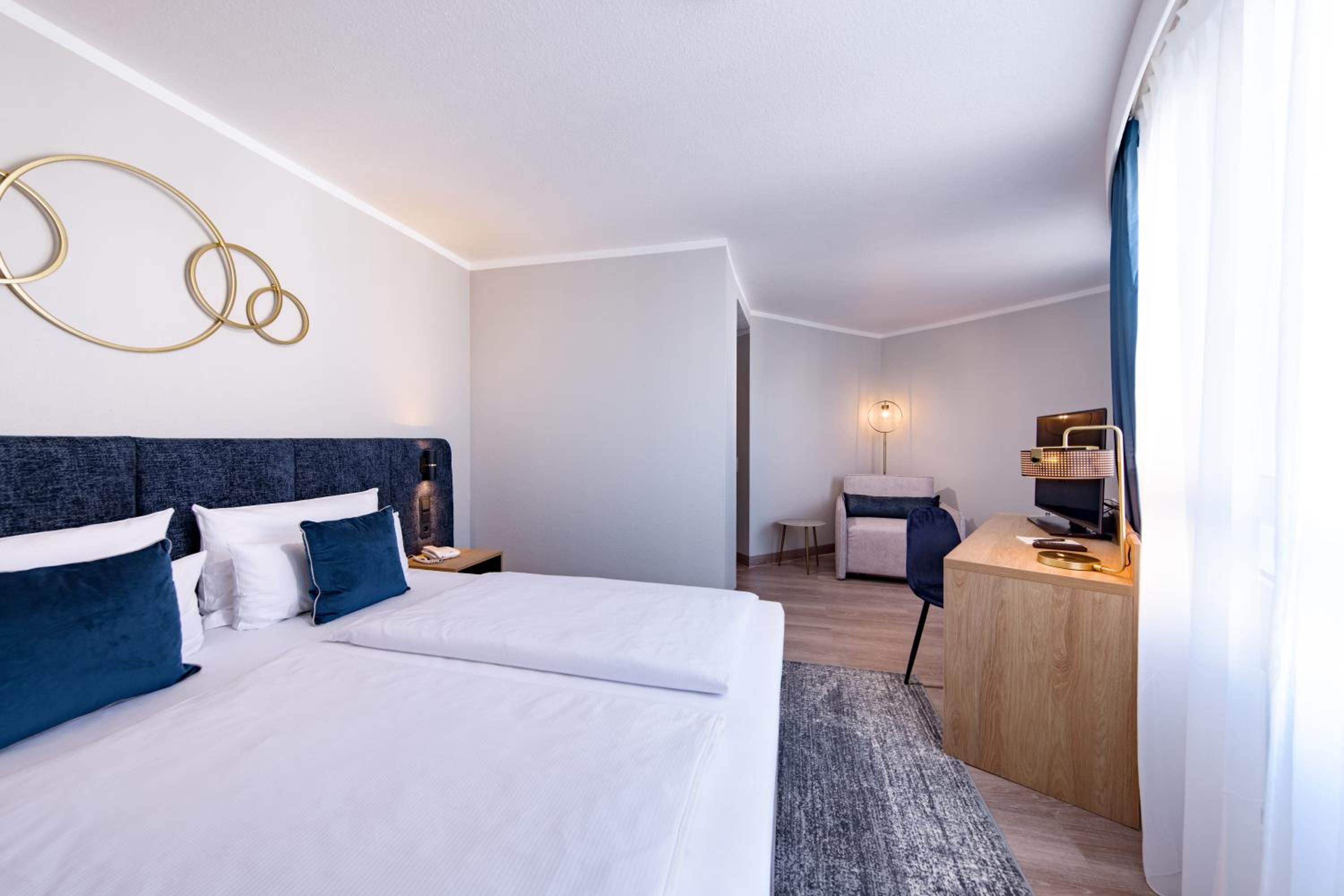 Standard Double Room - Photo 9