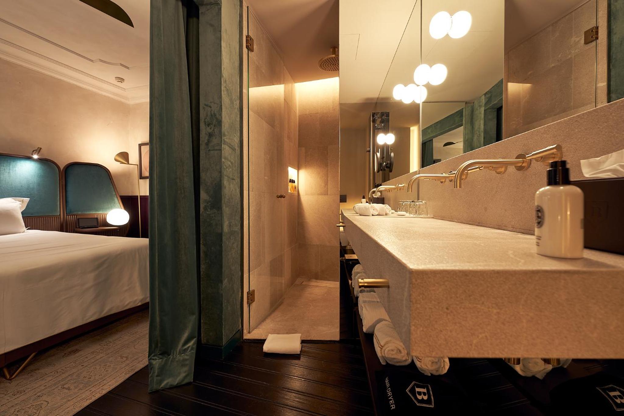 Standard Double Suite thumbnail 5