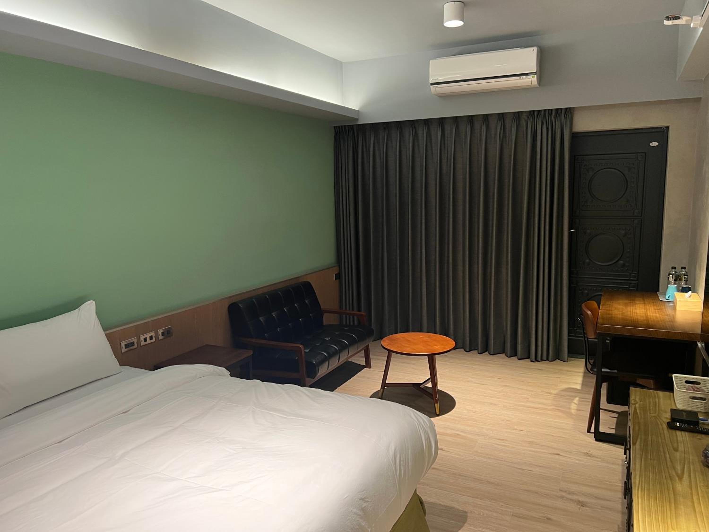 Double Room with Balcony - Photo 2