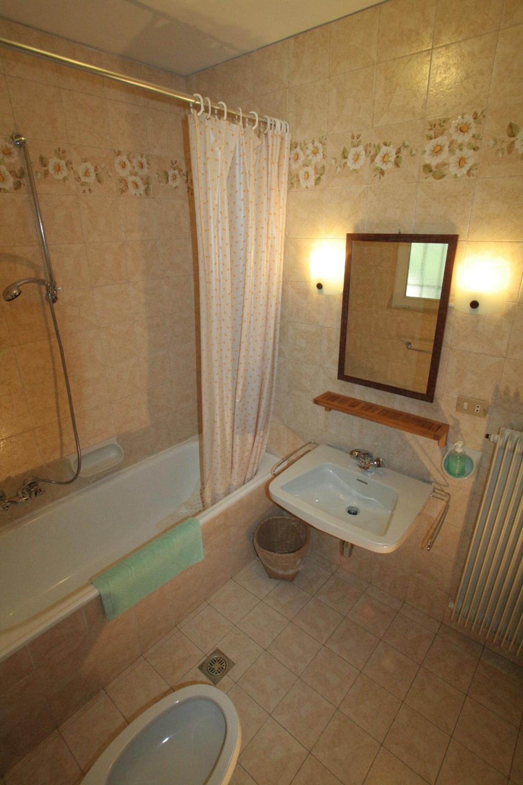 Standard Double or Twin Room with Balcony - Photo 4