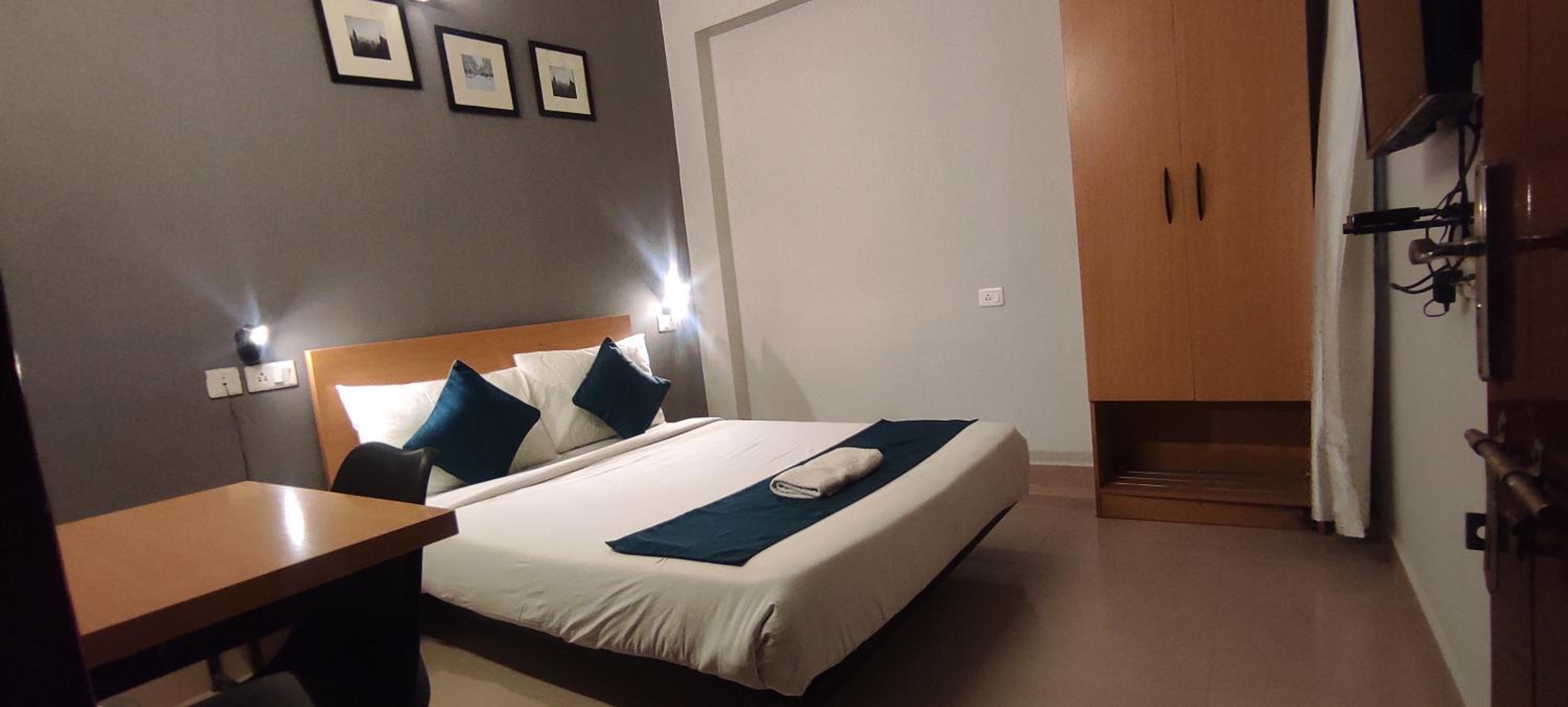 Standard Double Room - Photo 2
