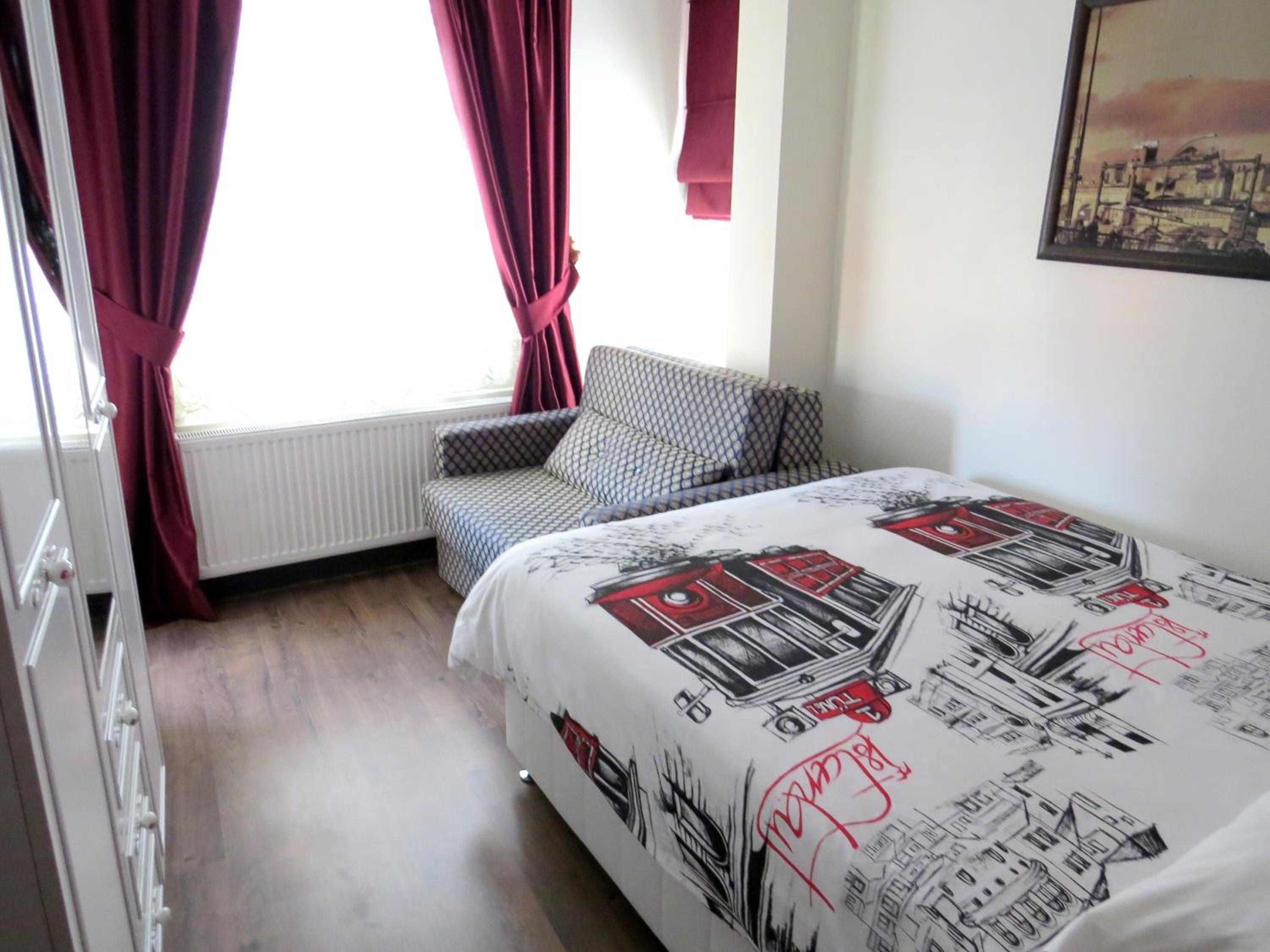 Deluxe Apartment photo 2
