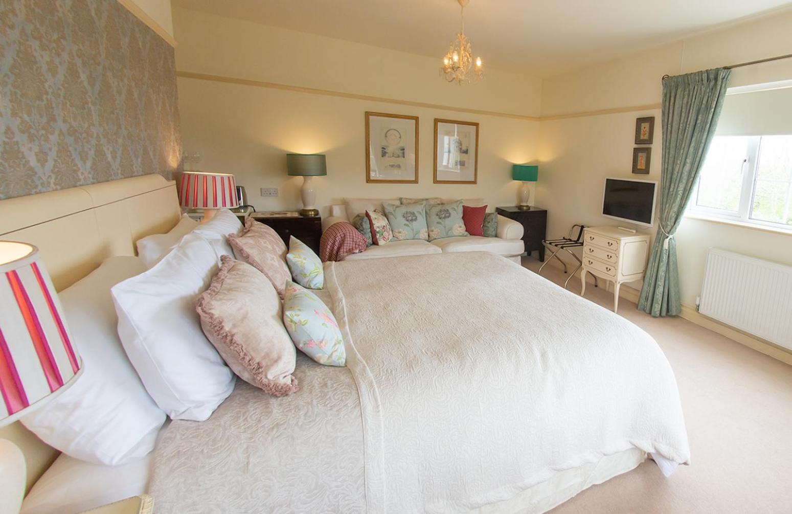 Superior King Room - Photo 1