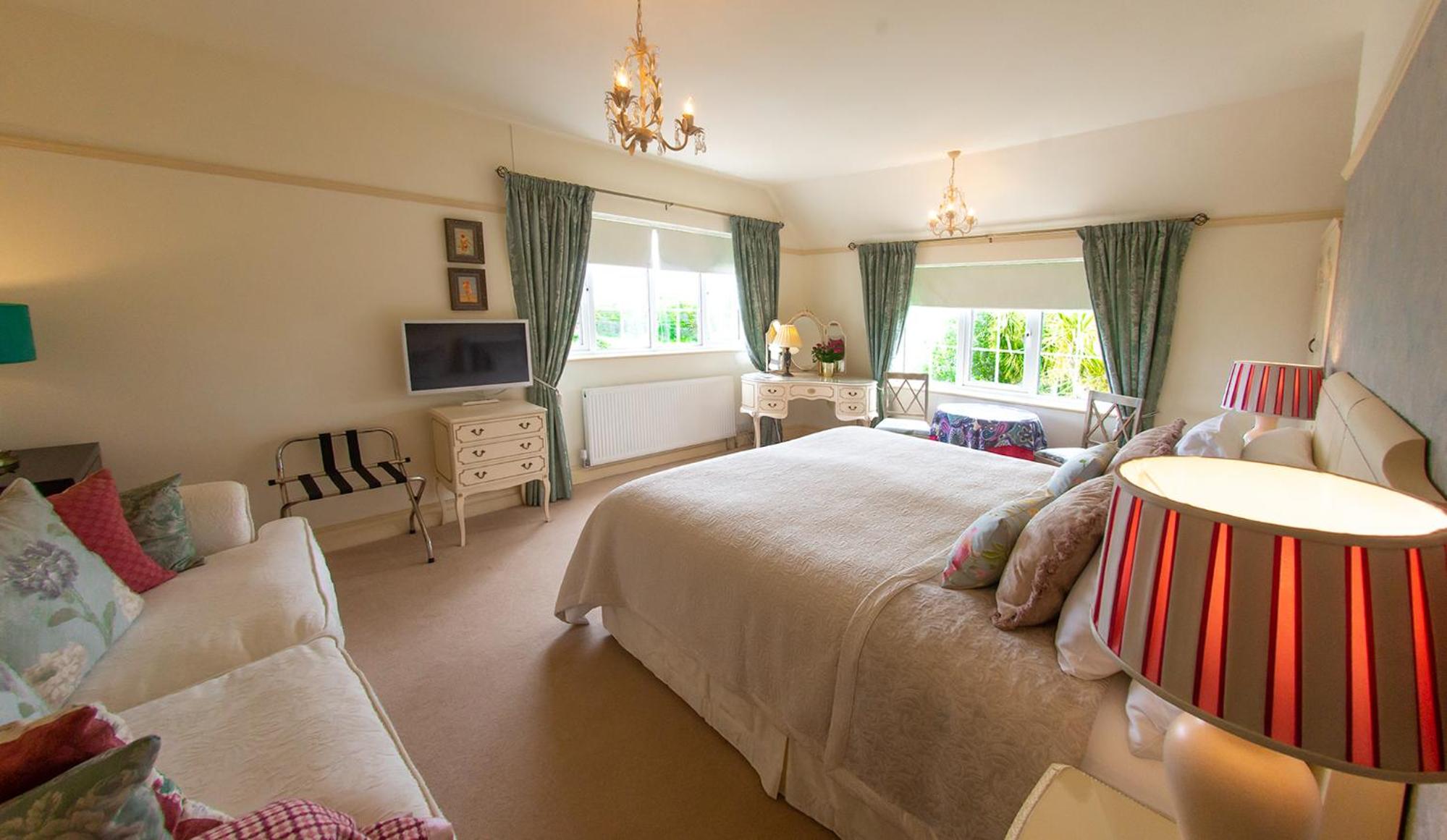 Superior King Room - Photo 2