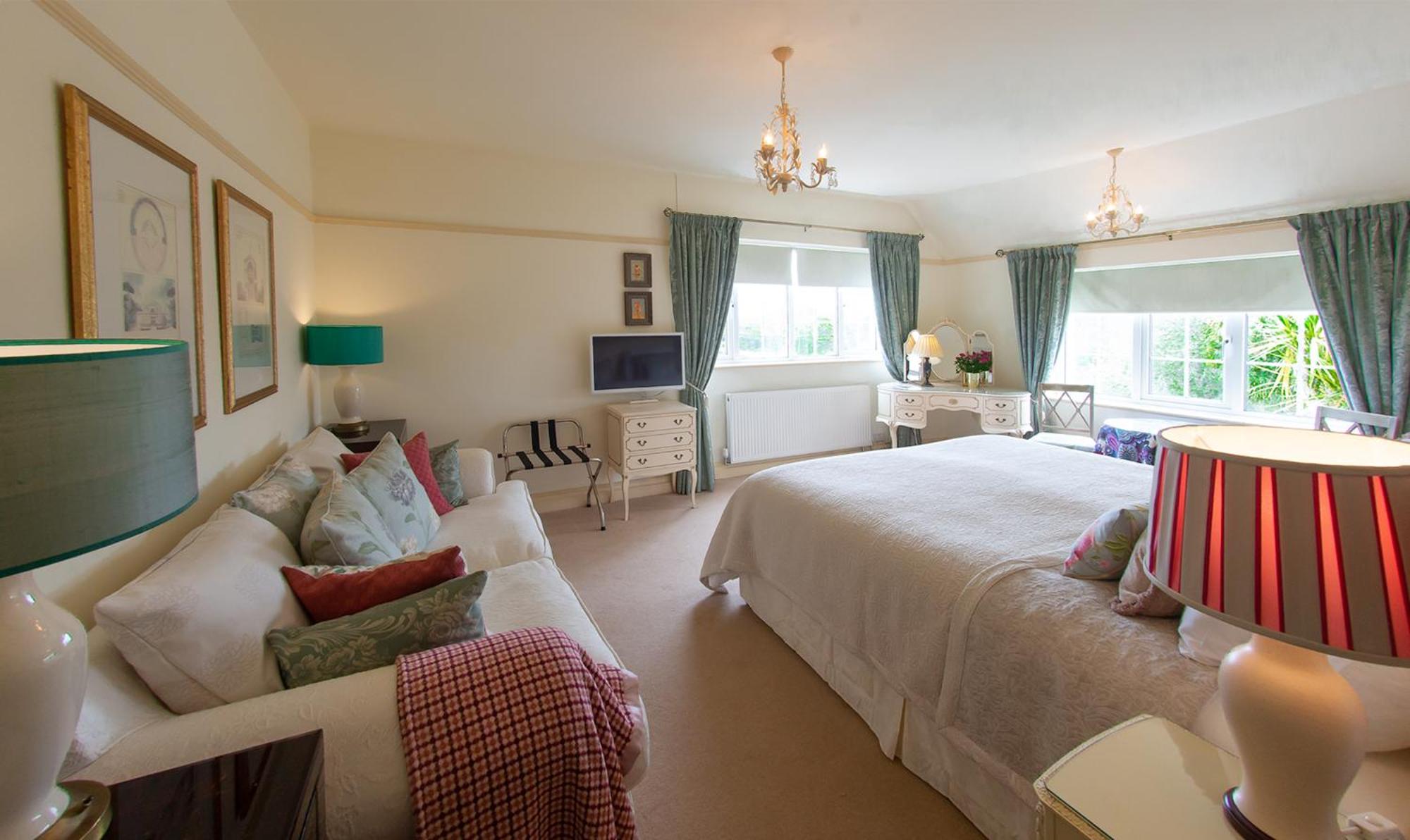 Superior King Room - Photo 3