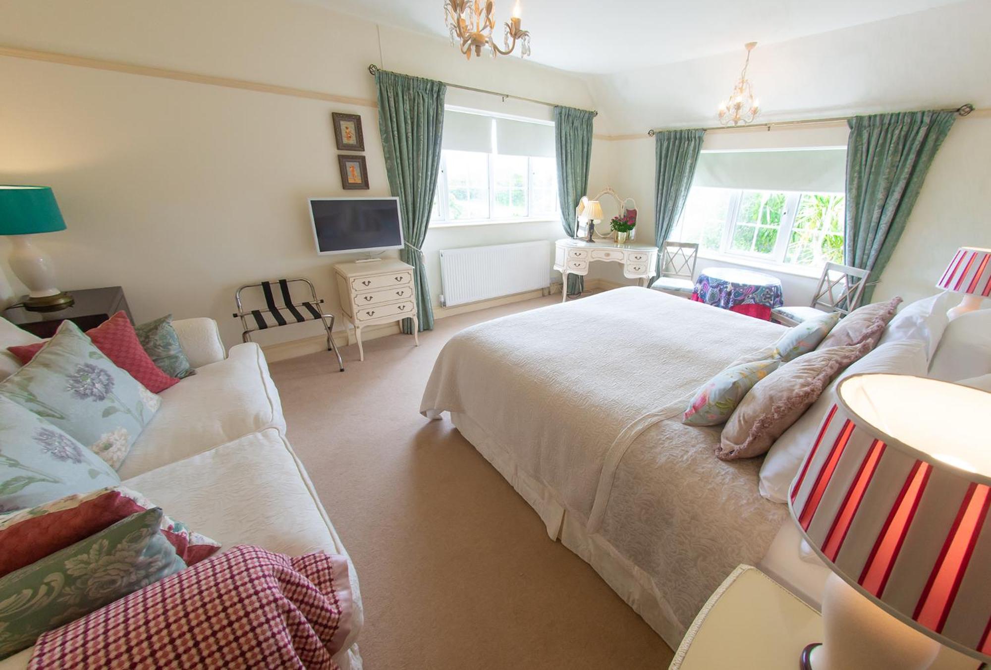 Superior King Room - Photo 4