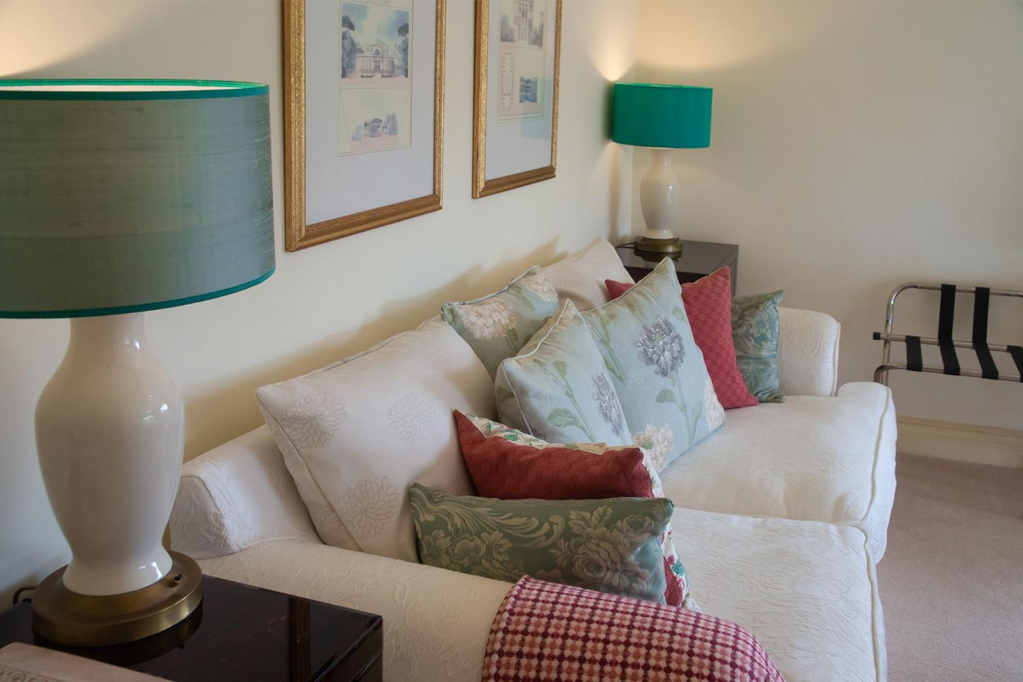 Superior King Room - Photo 7