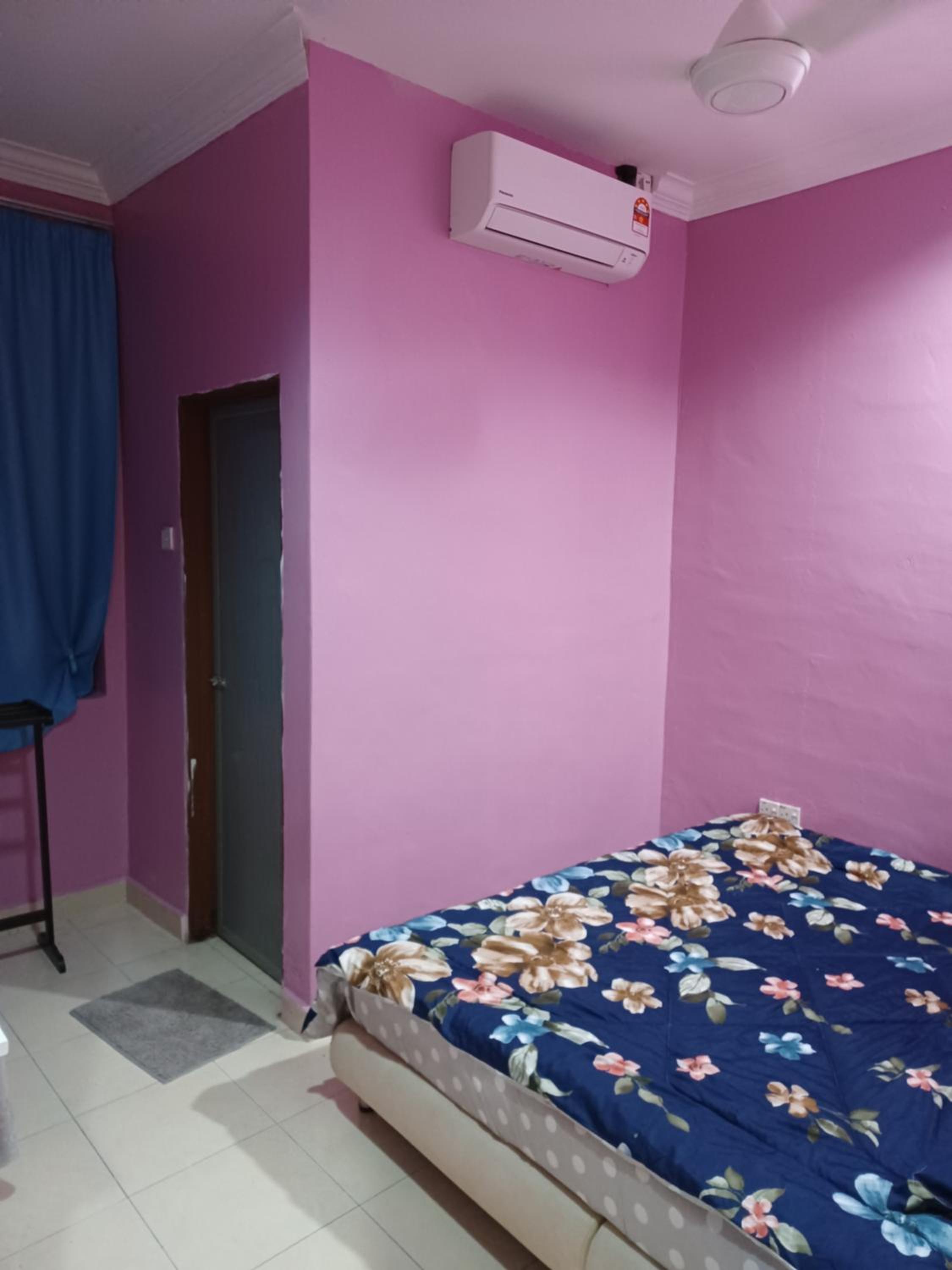 Three-Bedroom House photo 3