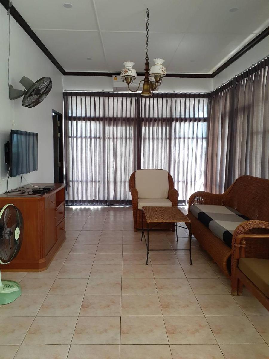 Three-Bedroom House - Photo 4