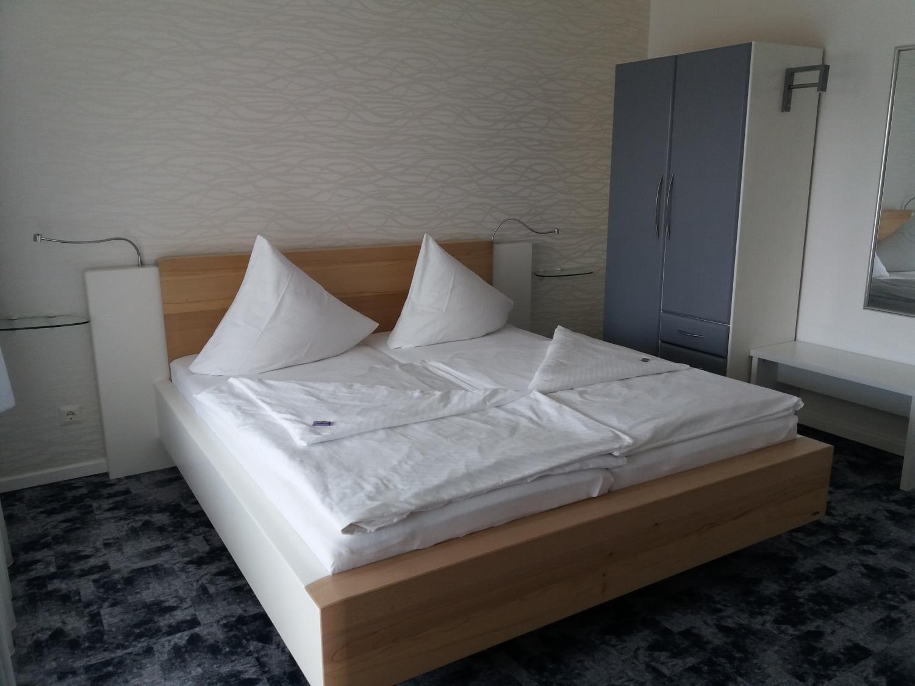 Double Room with Balcony - Photo 5