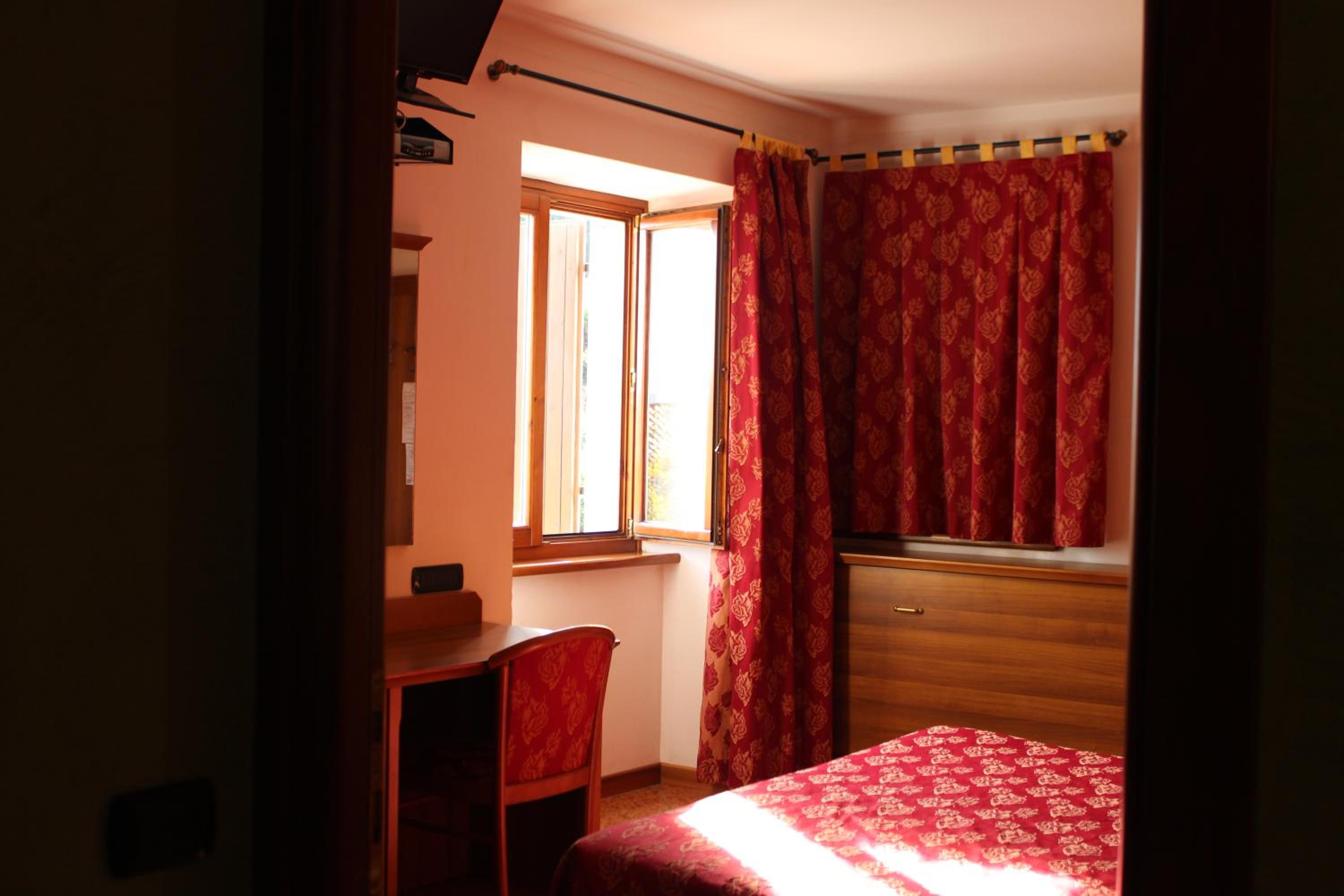 Triple Room - Photo 2