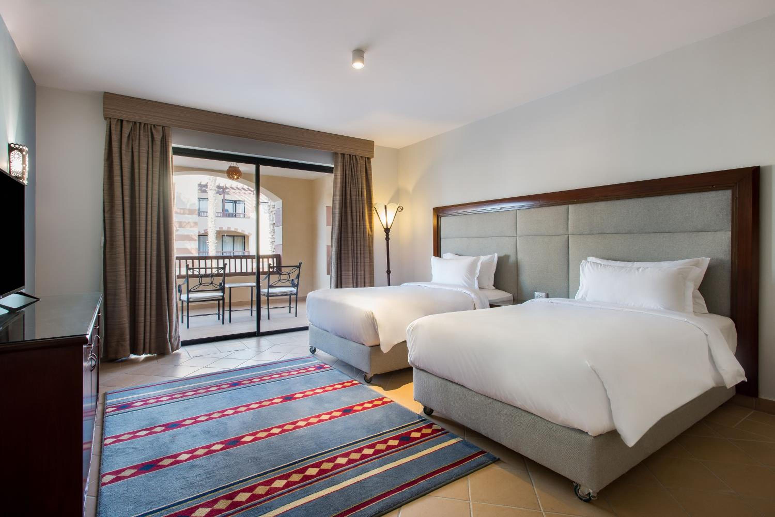 One-Bedroom Suite - Photo 6