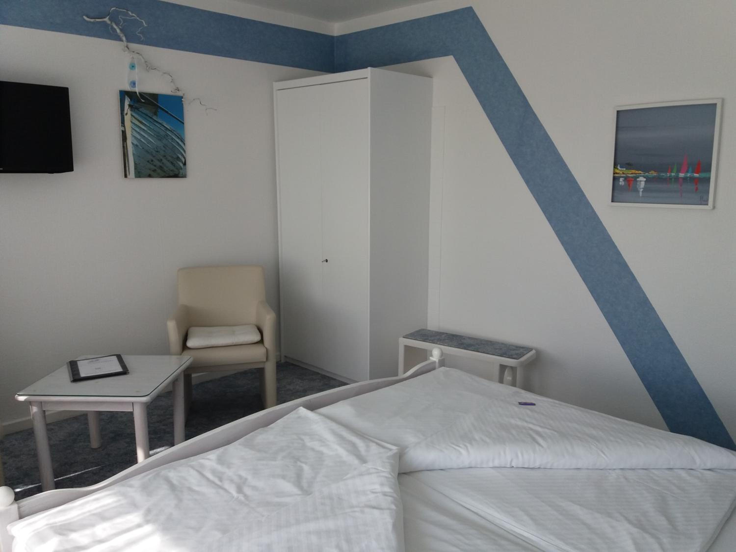 Double Room with Balcony - Photo 14