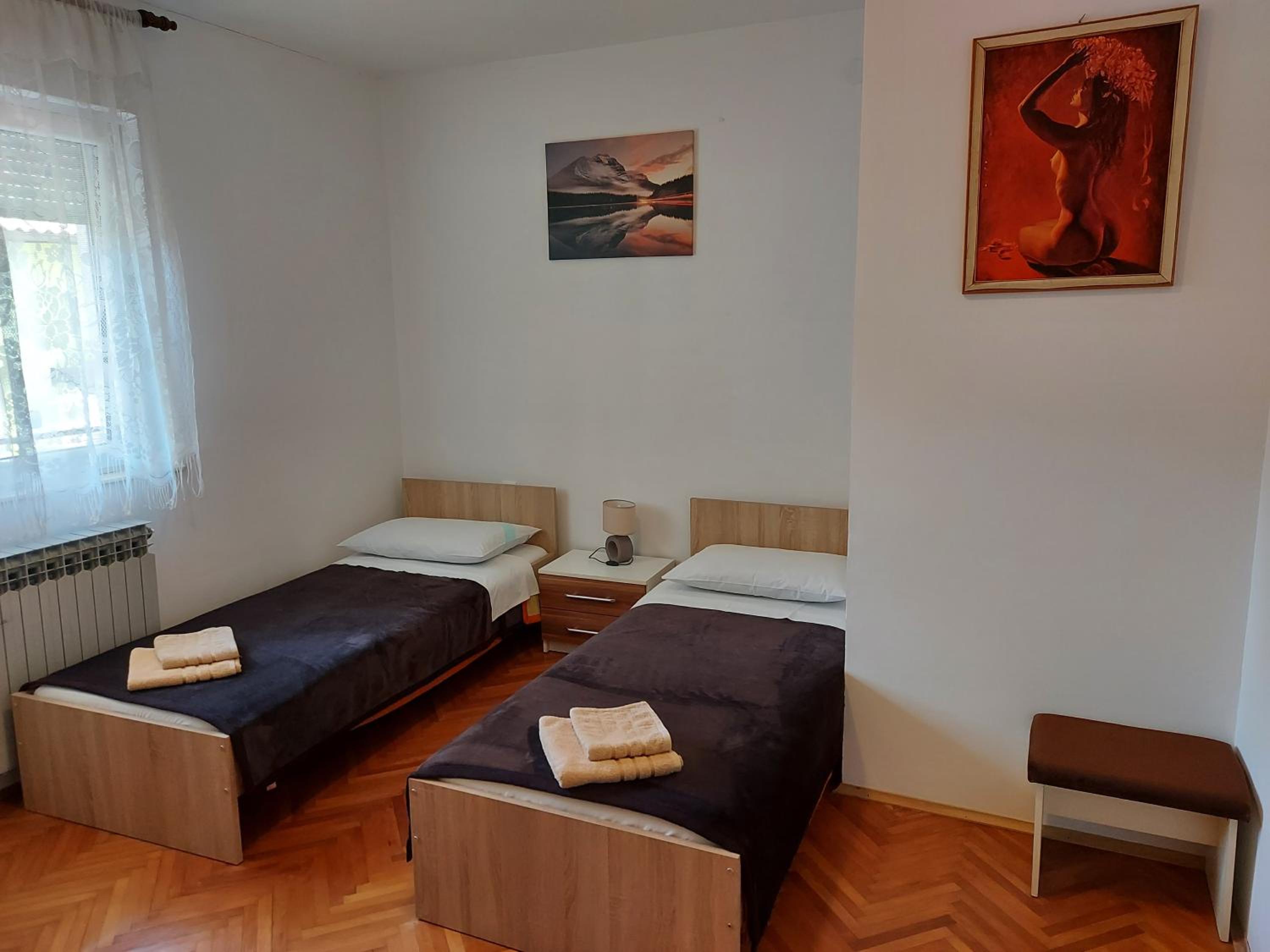 Twin Room with Extra Bed - Photo 7
