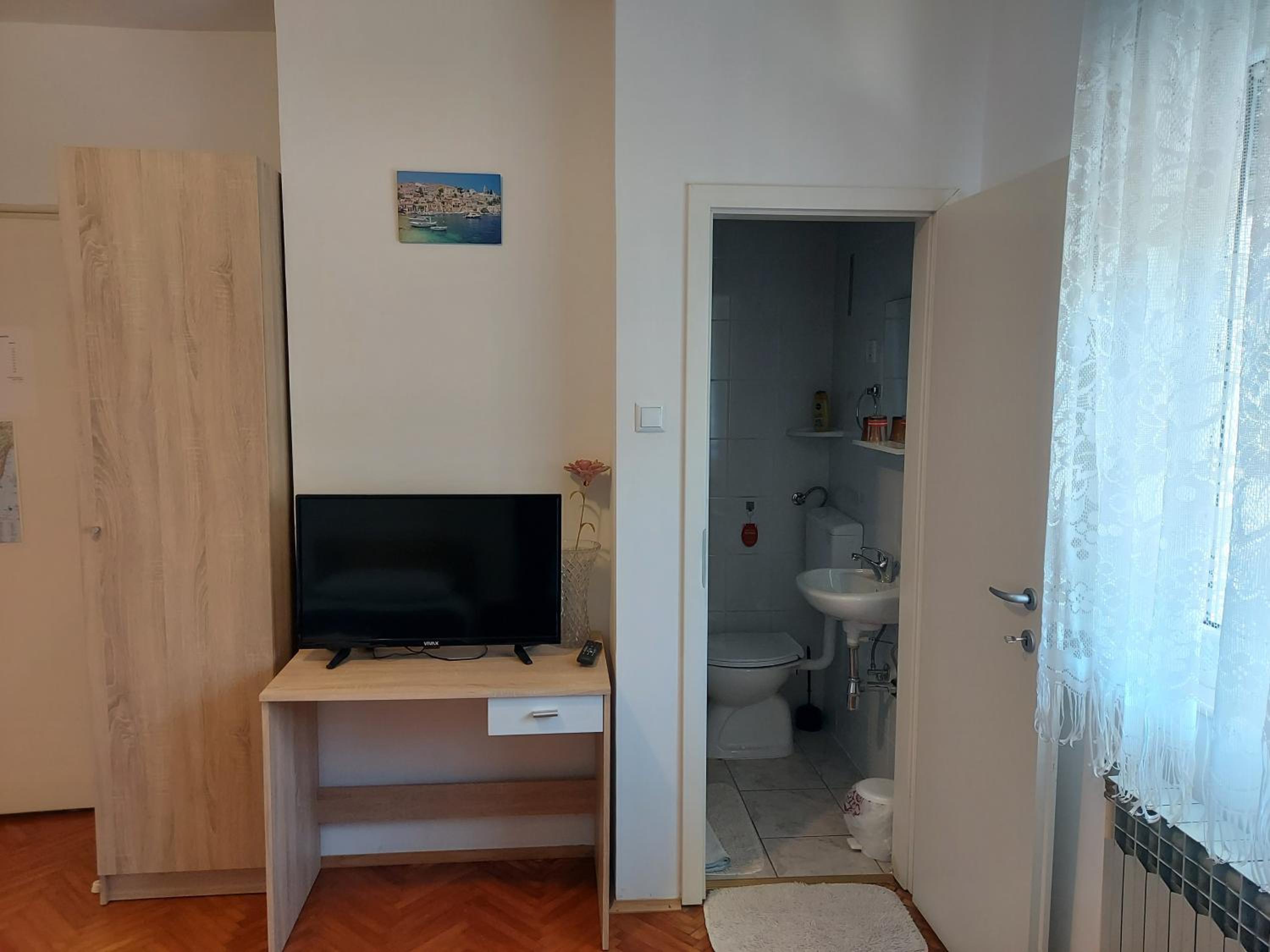 Twin Room with Extra Bed - Photo 8