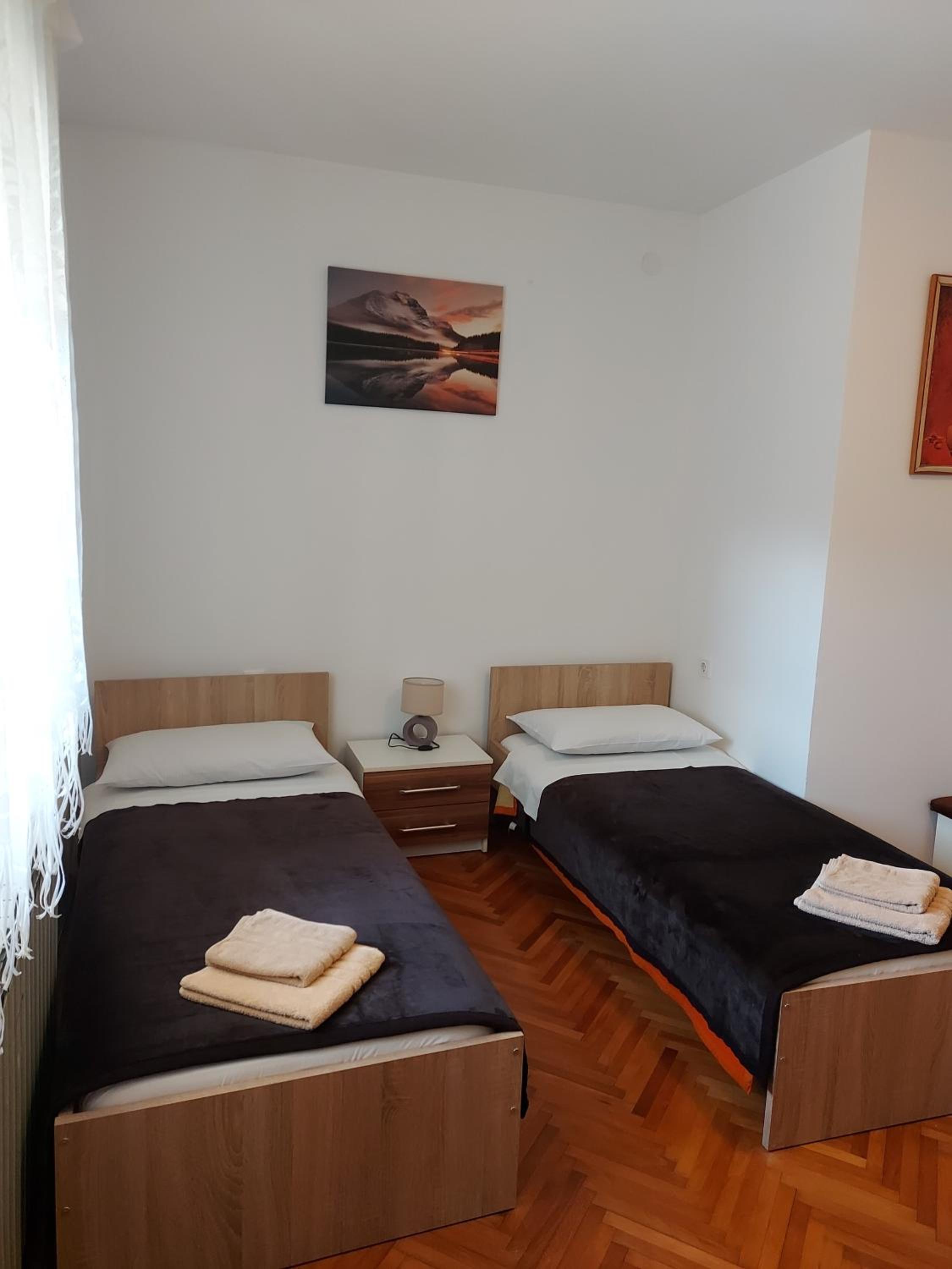 Twin Room with Extra Bed - Photo 9