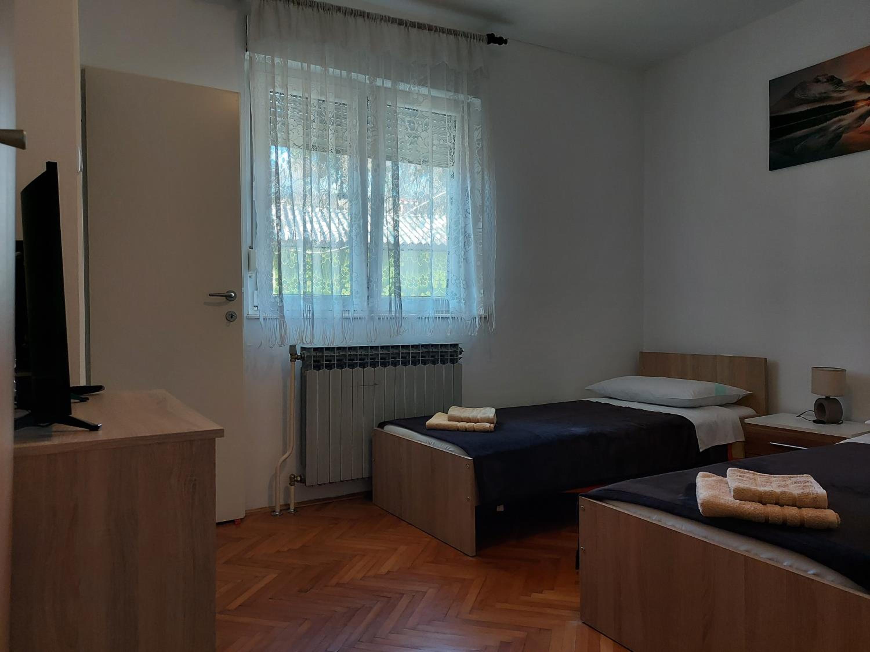 Twin Room with Extra Bed - Photo 10