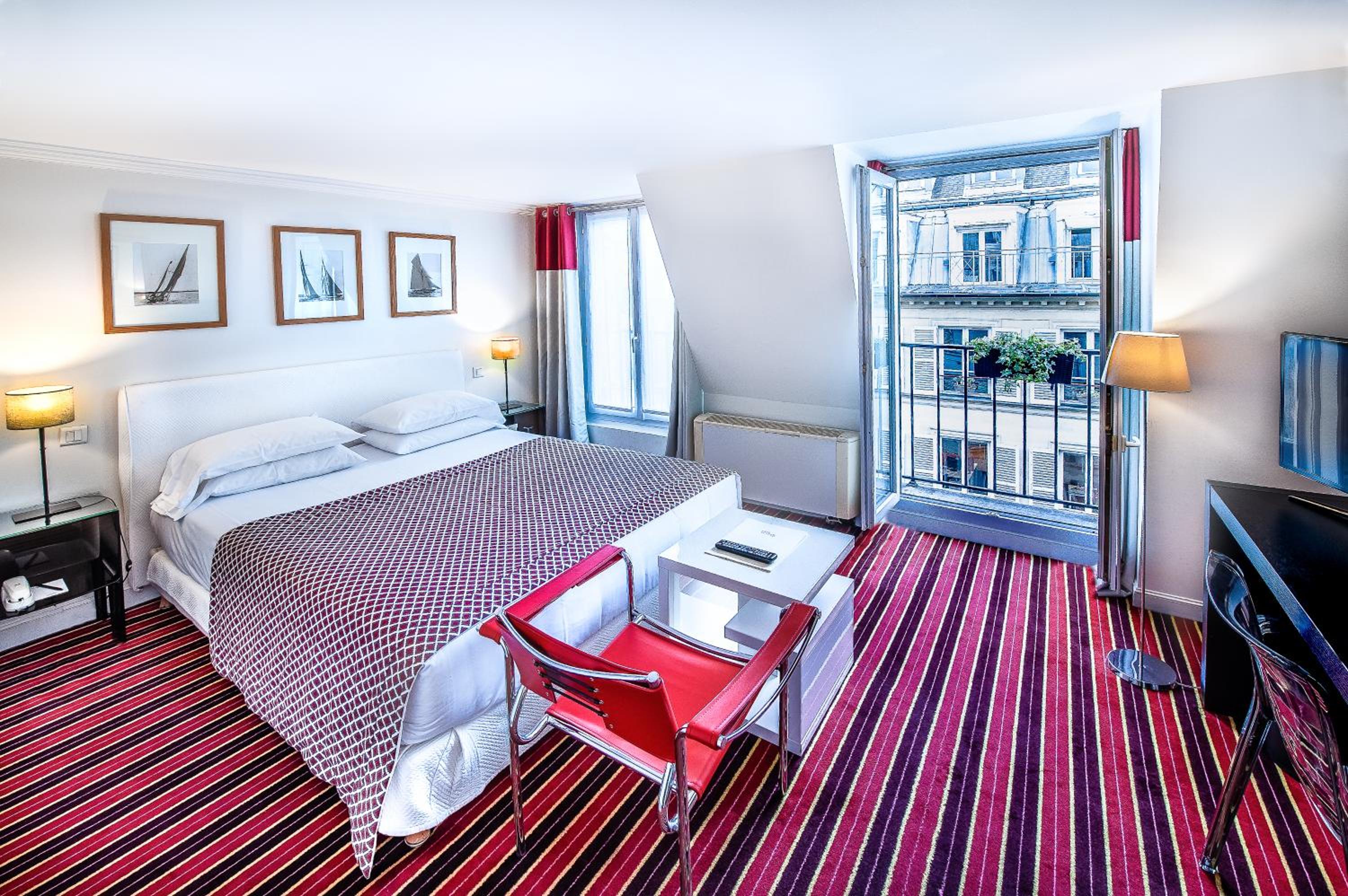 Deluxe Double Room with Balcony photo 1