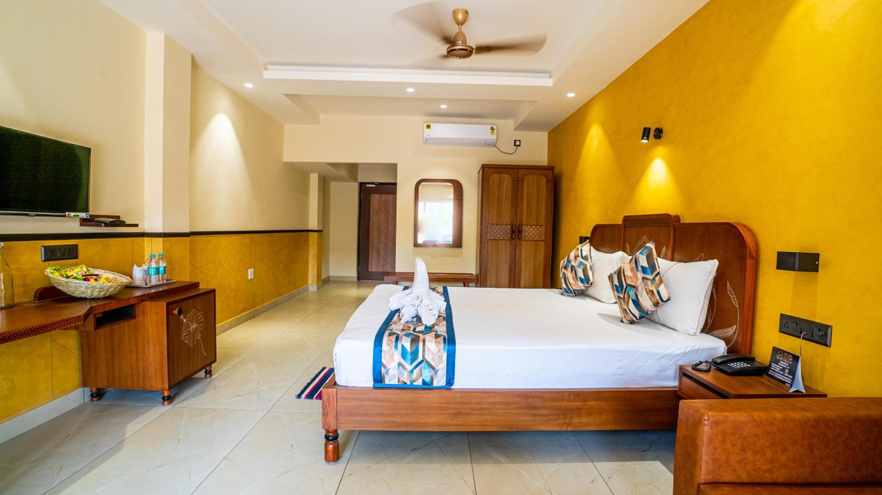Ac Premium Double Suite with balcony (Pool Facing)