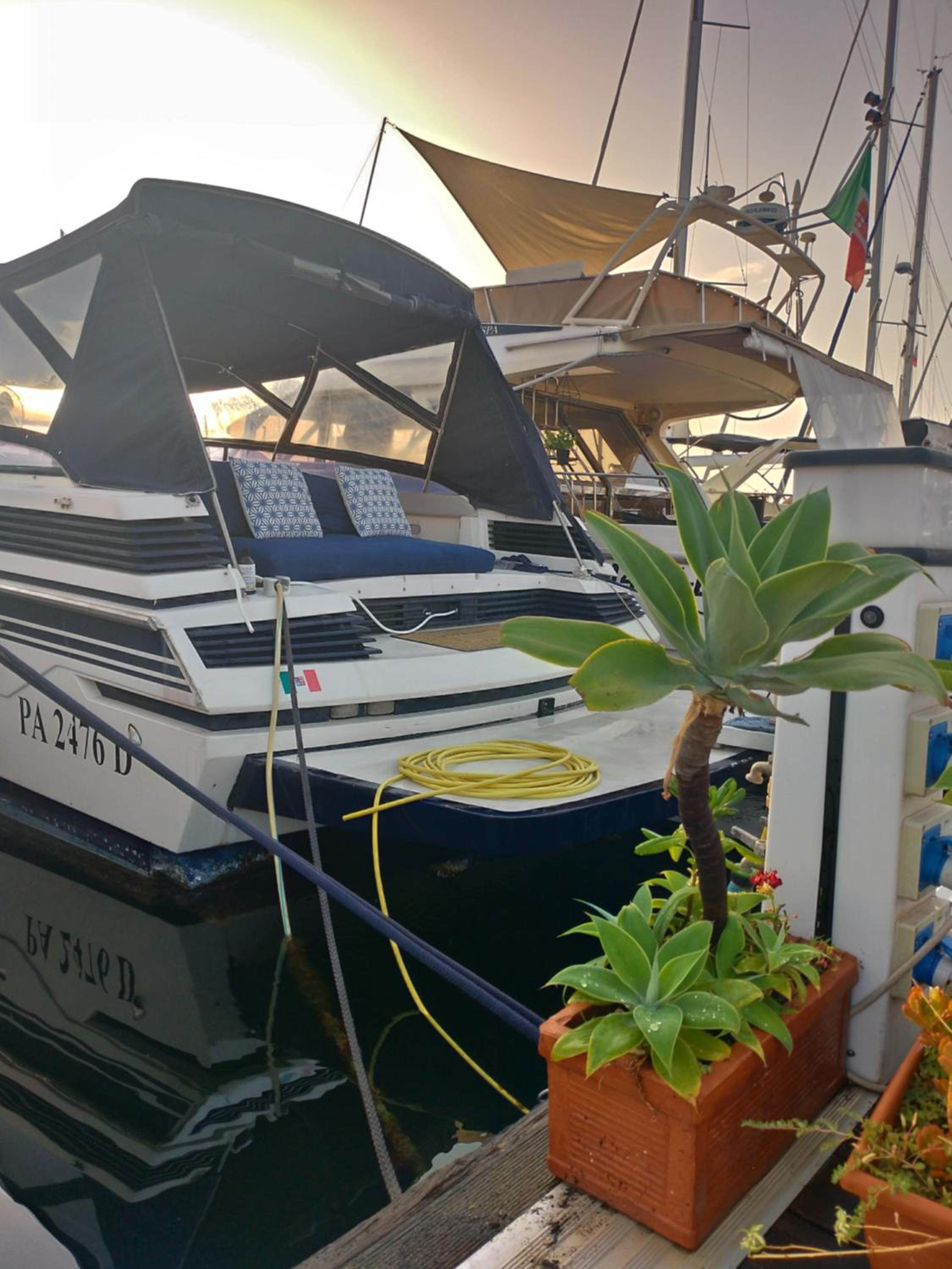 Two-Cabin Boat - Photo 29