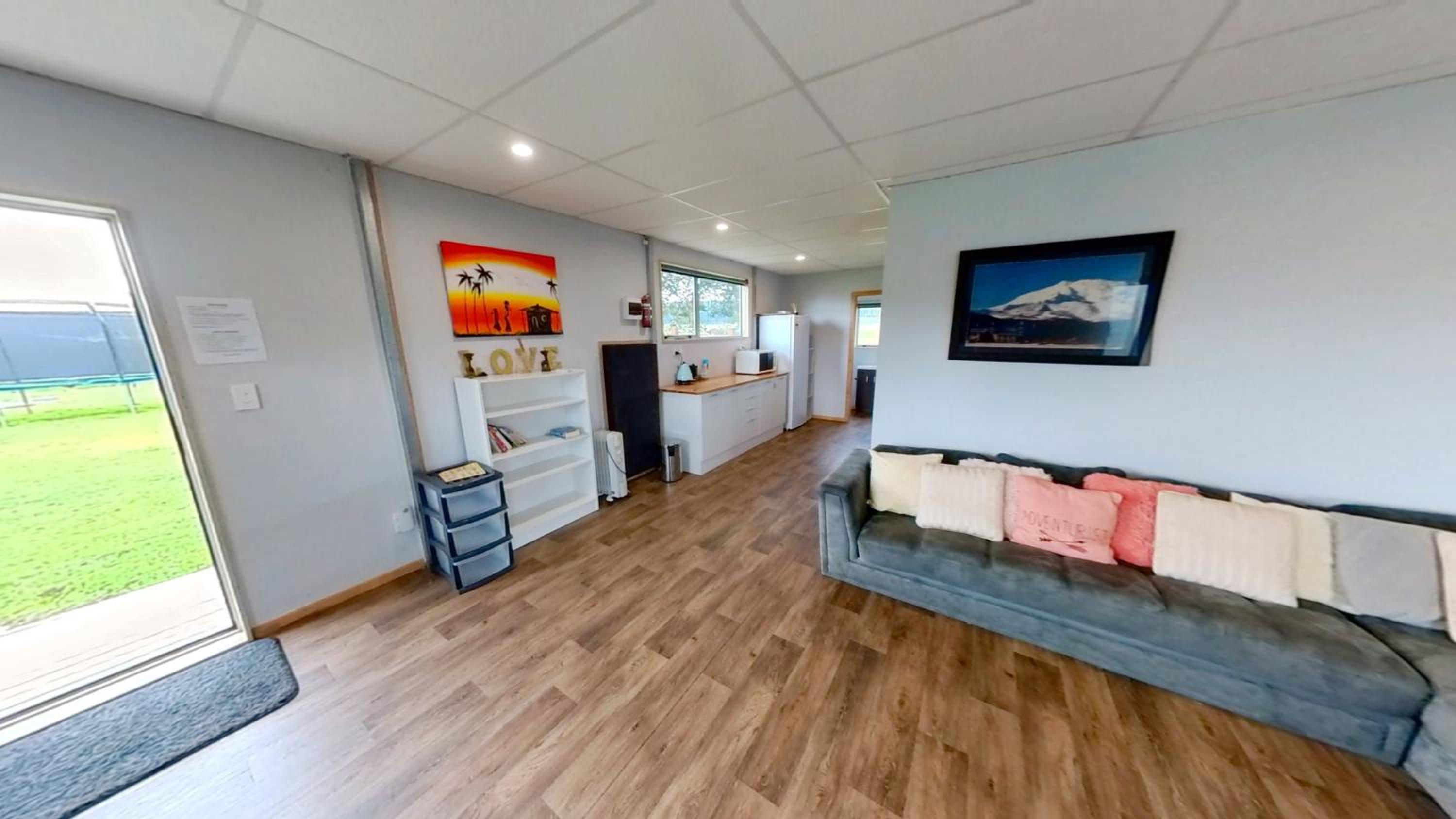 Seven-Bedroom House photo 2