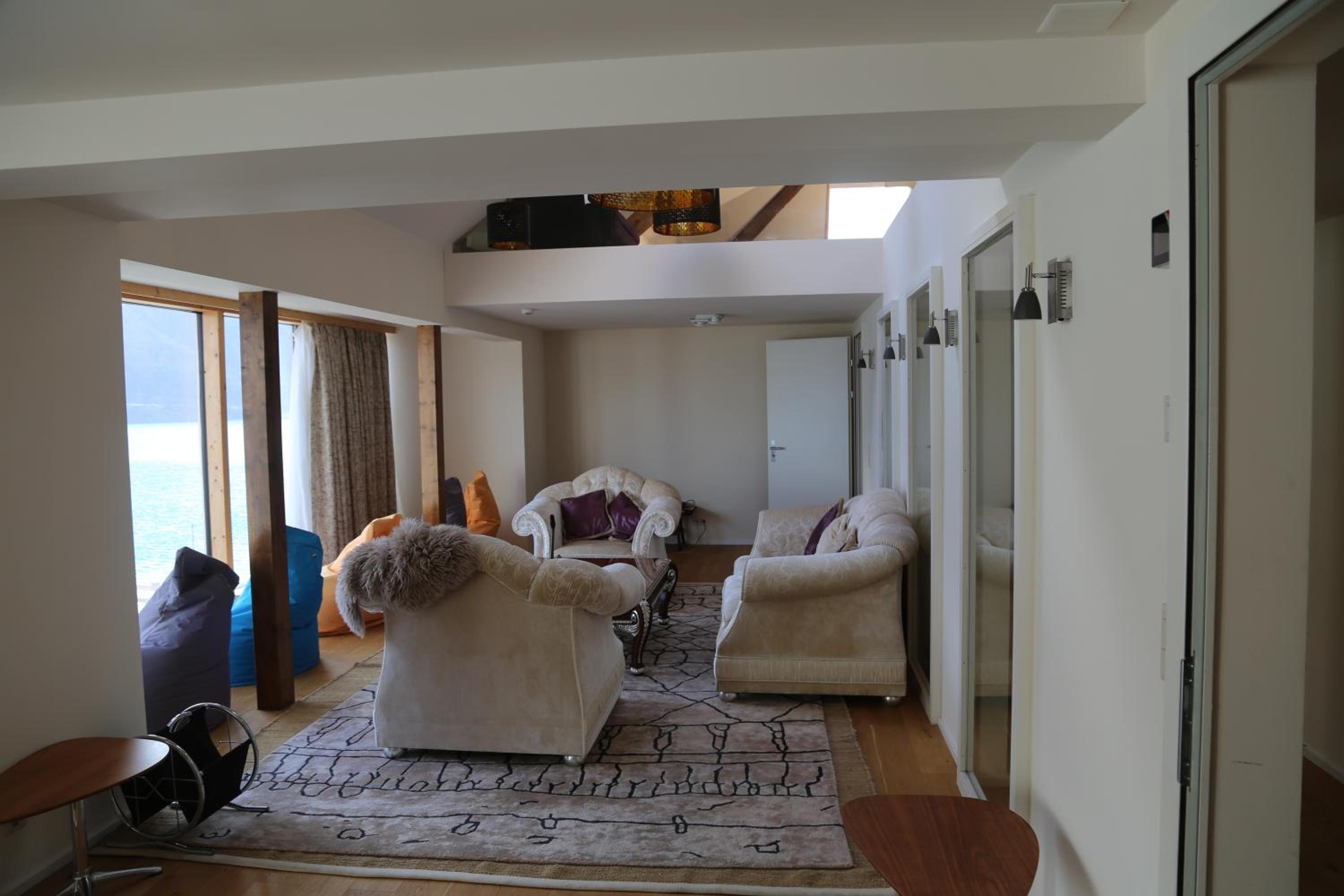 Deluxe King Room - Photo 1