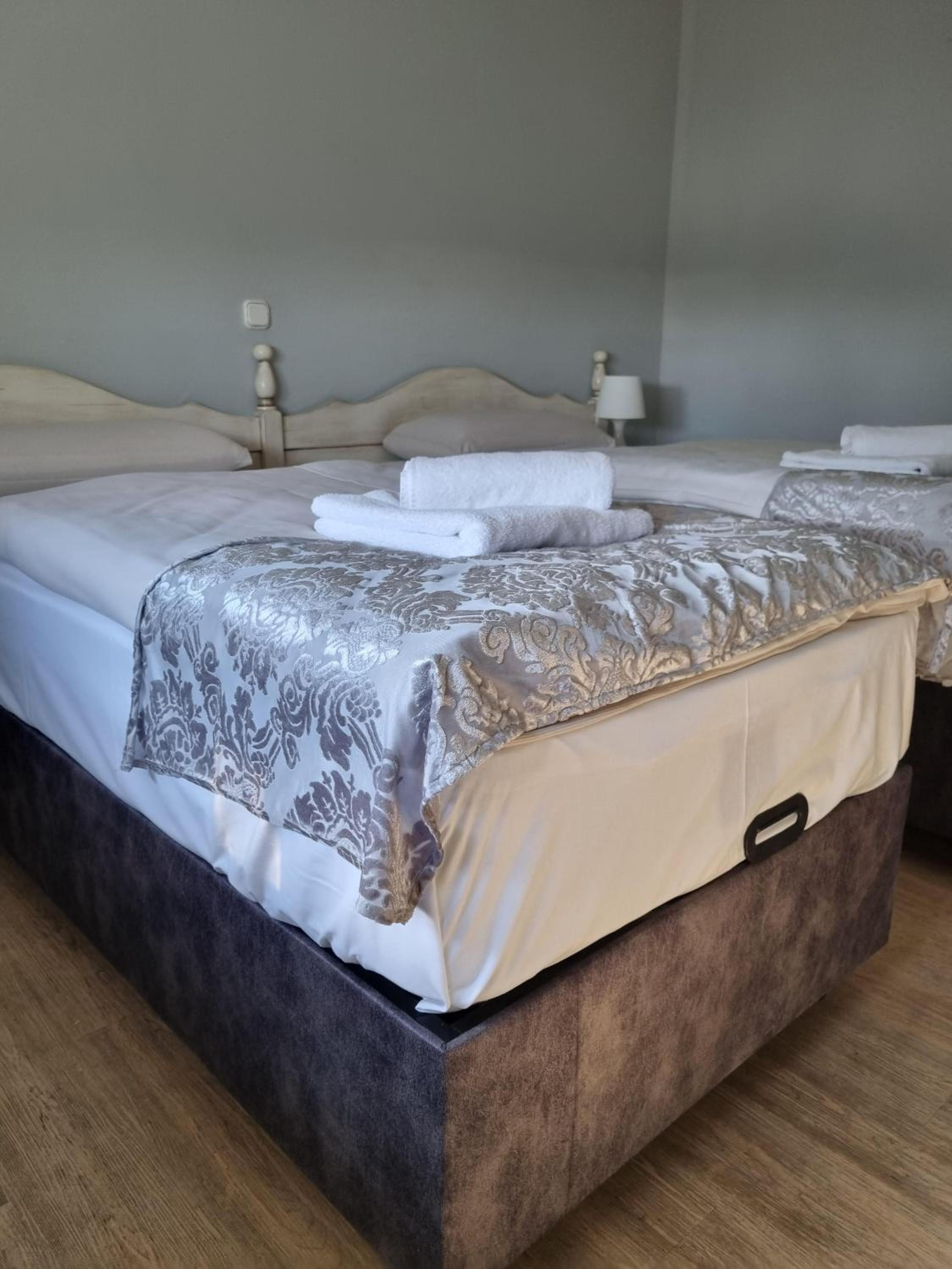 Deluxe Twin Room photo 2
