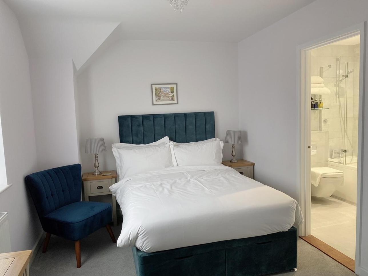 Deluxe Double Room with Bath - Photo 1