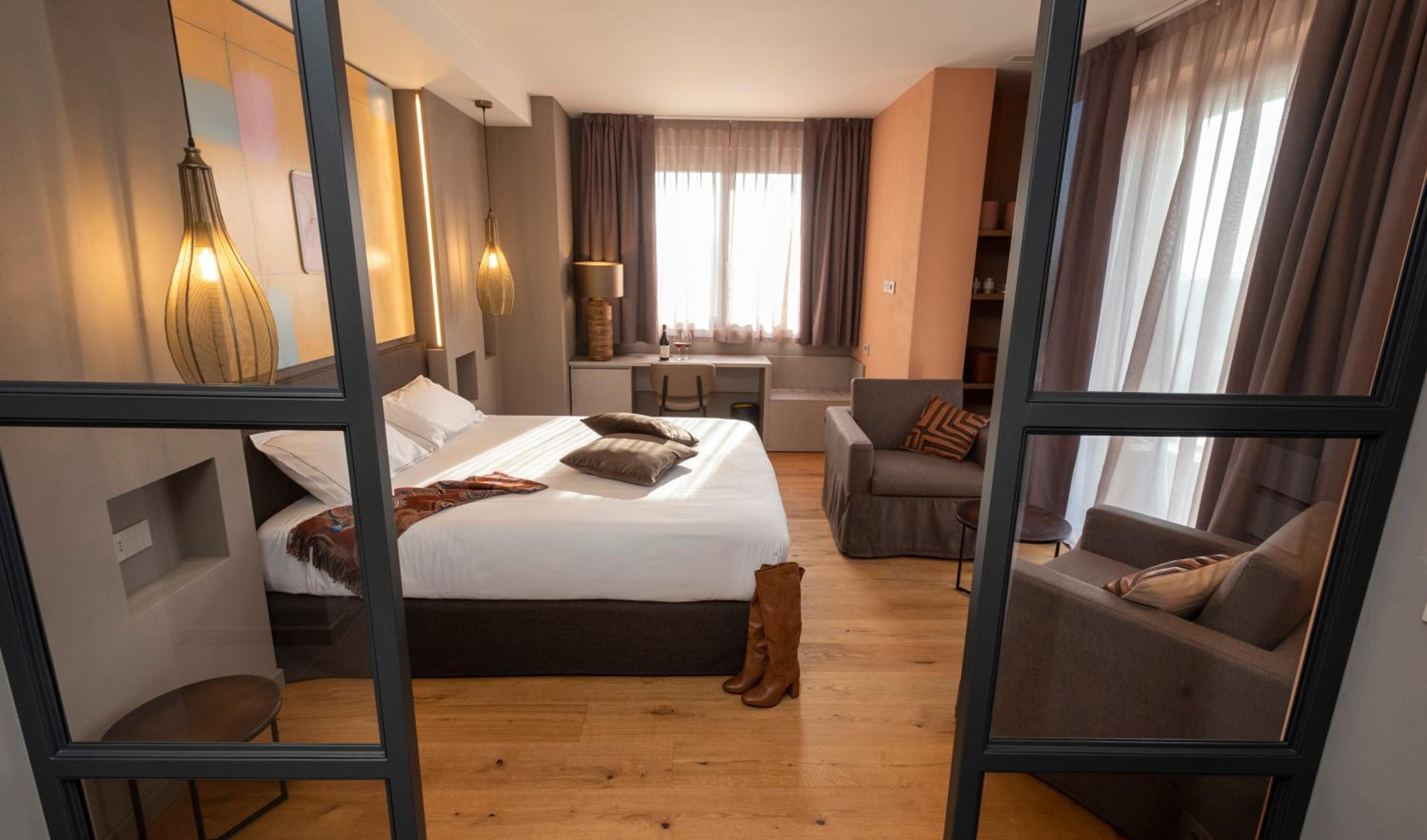 King Room with Pool View - Photo 1