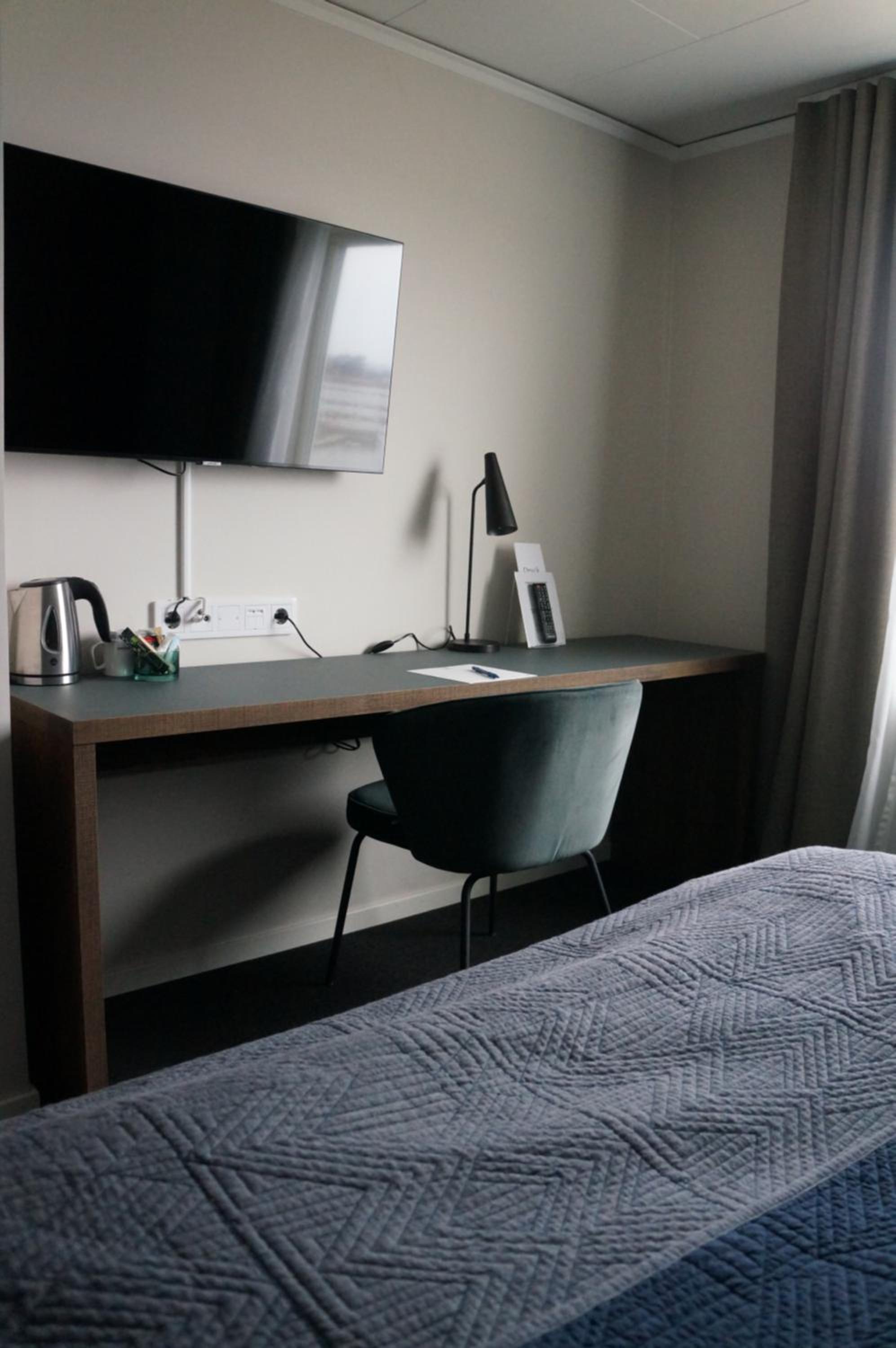 Standard Queen Room - Photo 11
