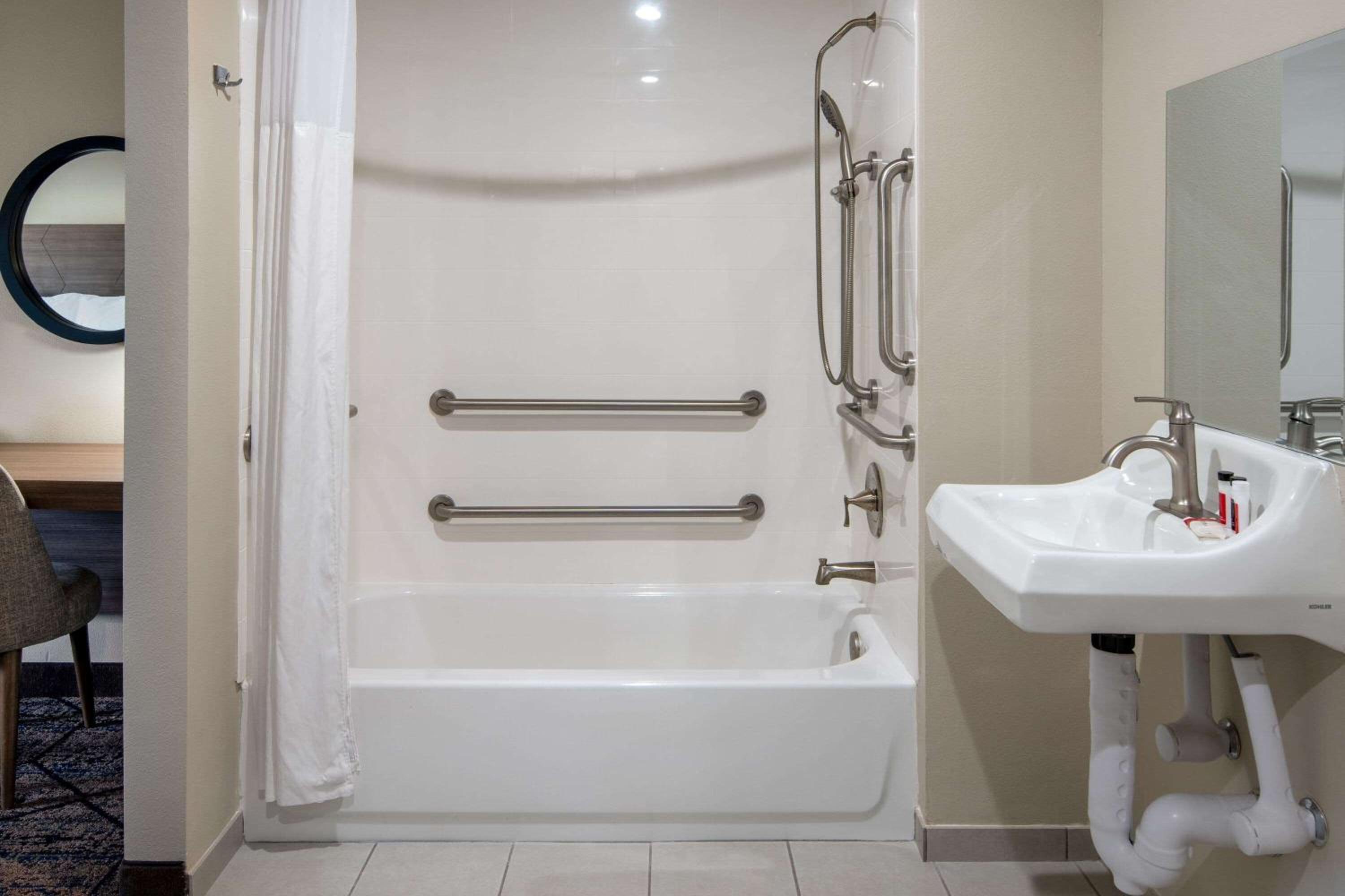 1 King Bed, Mobility Accessible Room, Bathtub w/Grab Bars, Non-Smoking