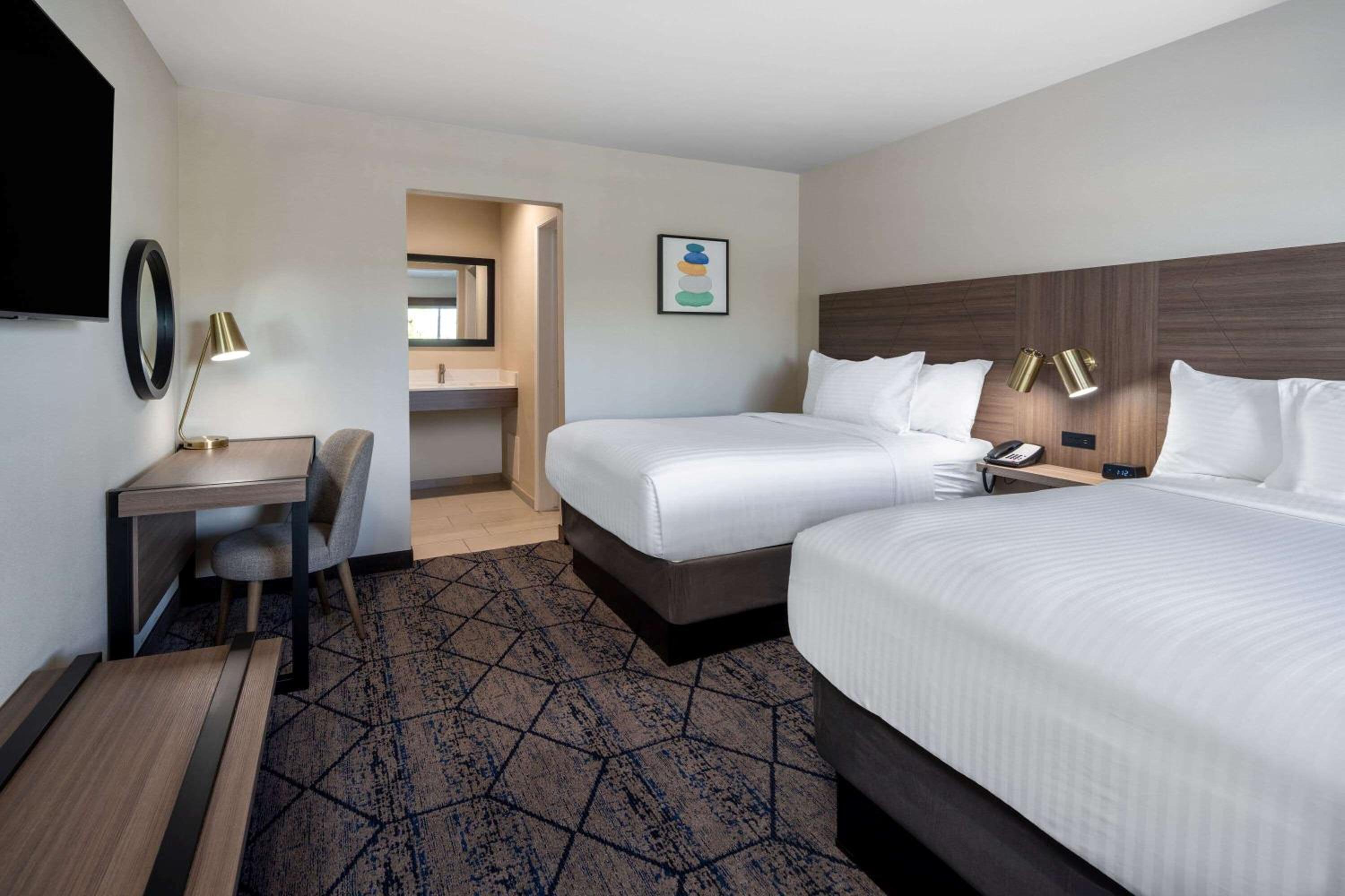 Double Room with Two Double Beds - Non-Smoking photo 3