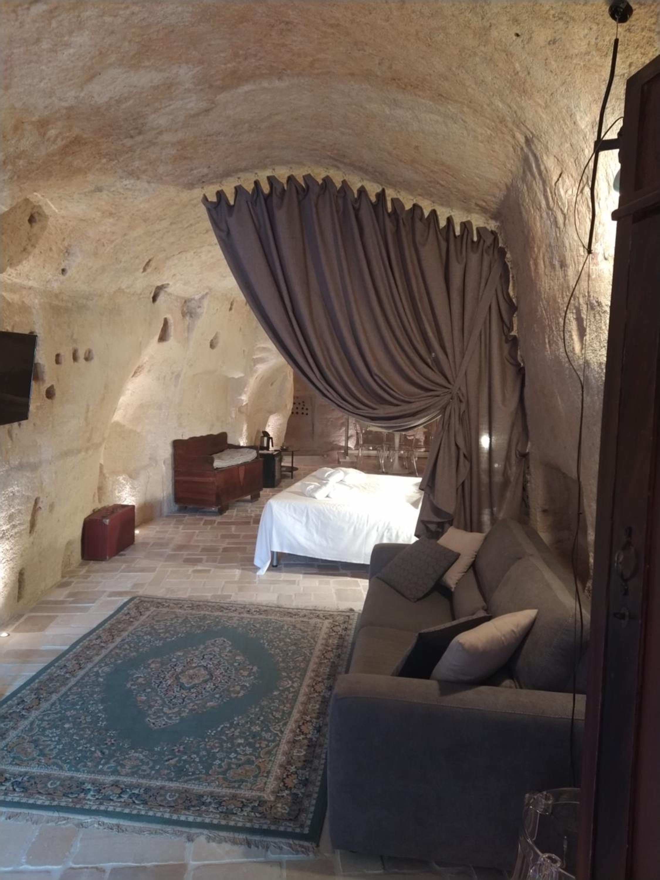 King Room with Spa Bath - Photo 21