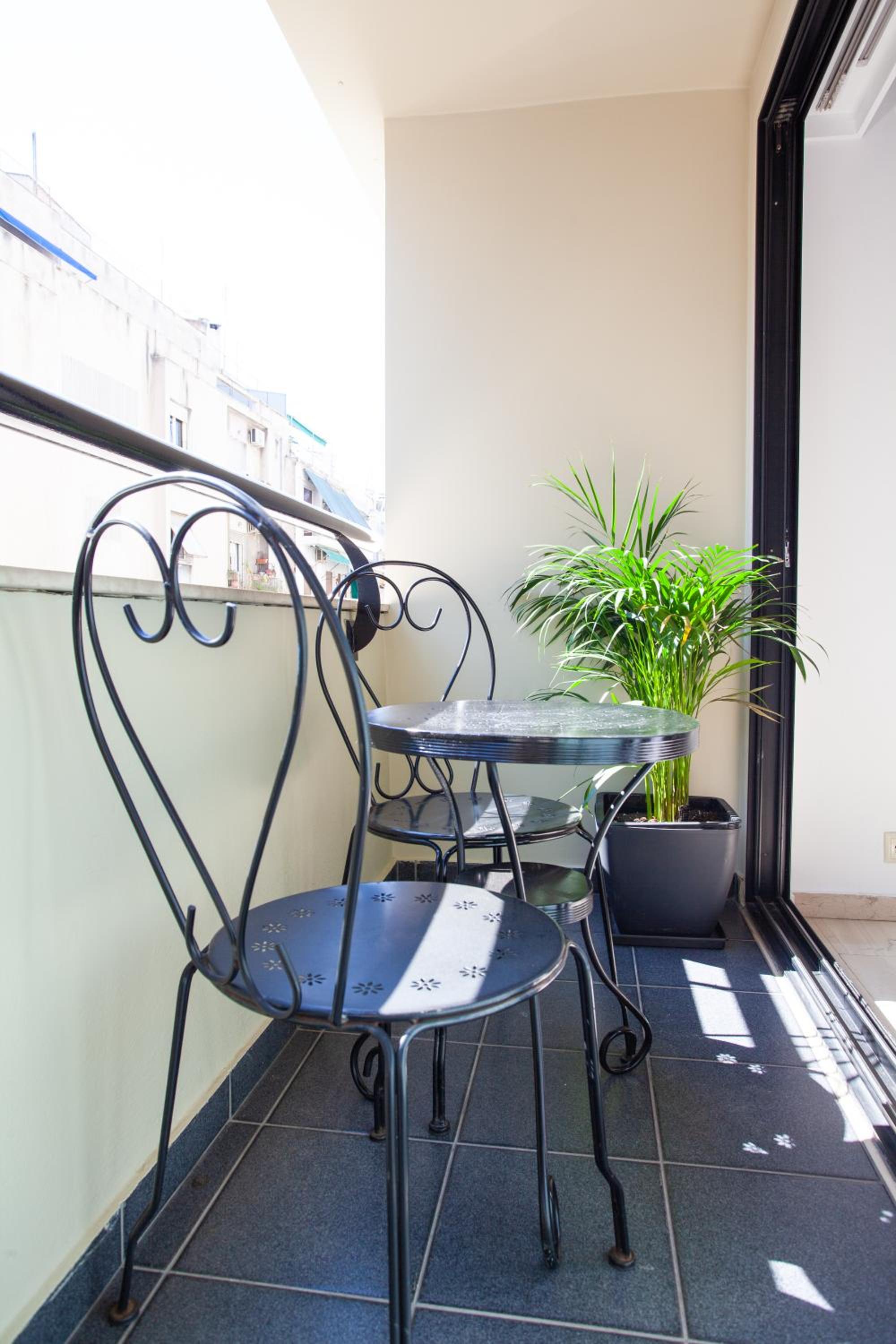 Studio with Balcony for 4 People photo 2