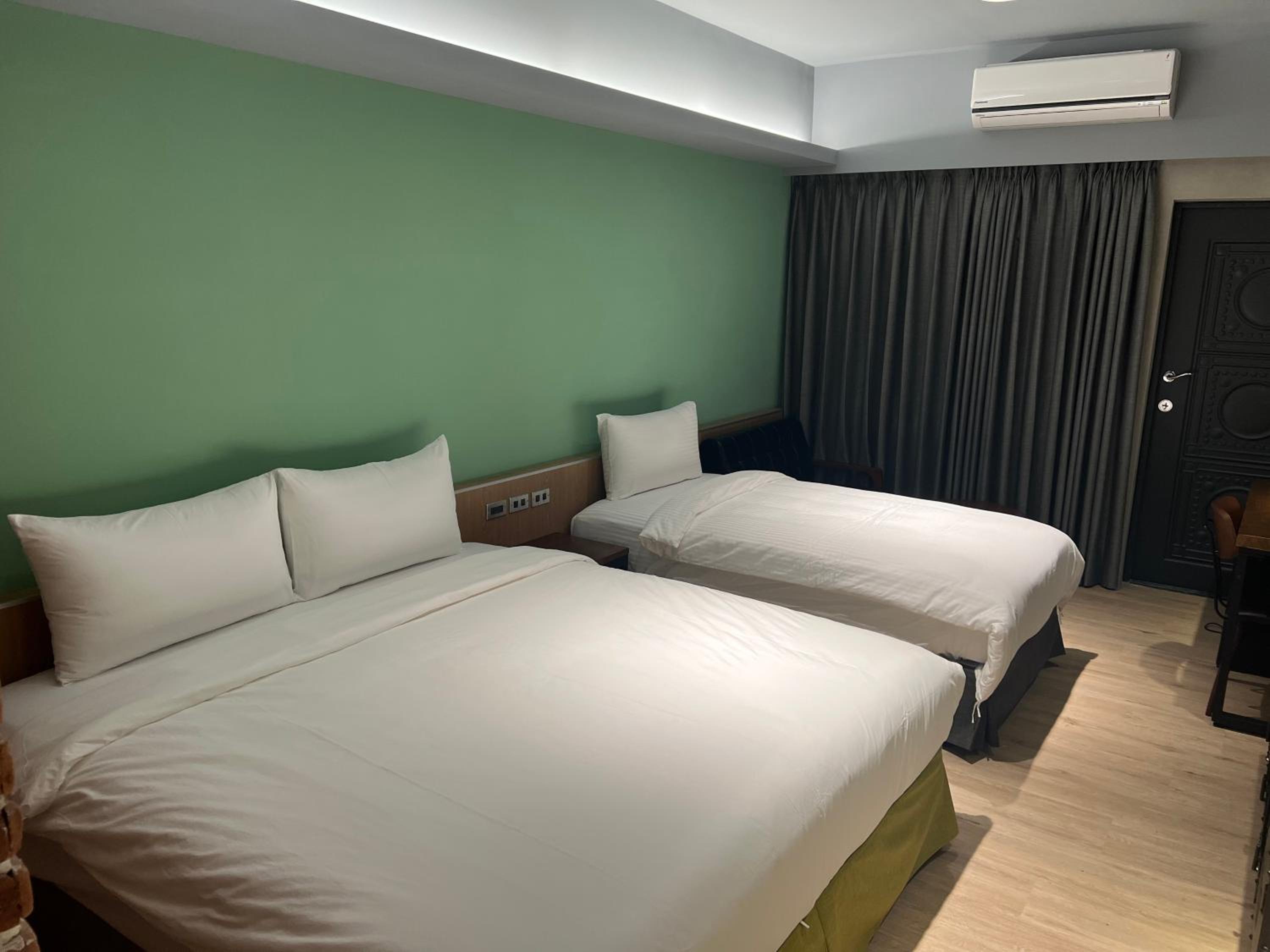 Triple Room with Balcony - Photo 2