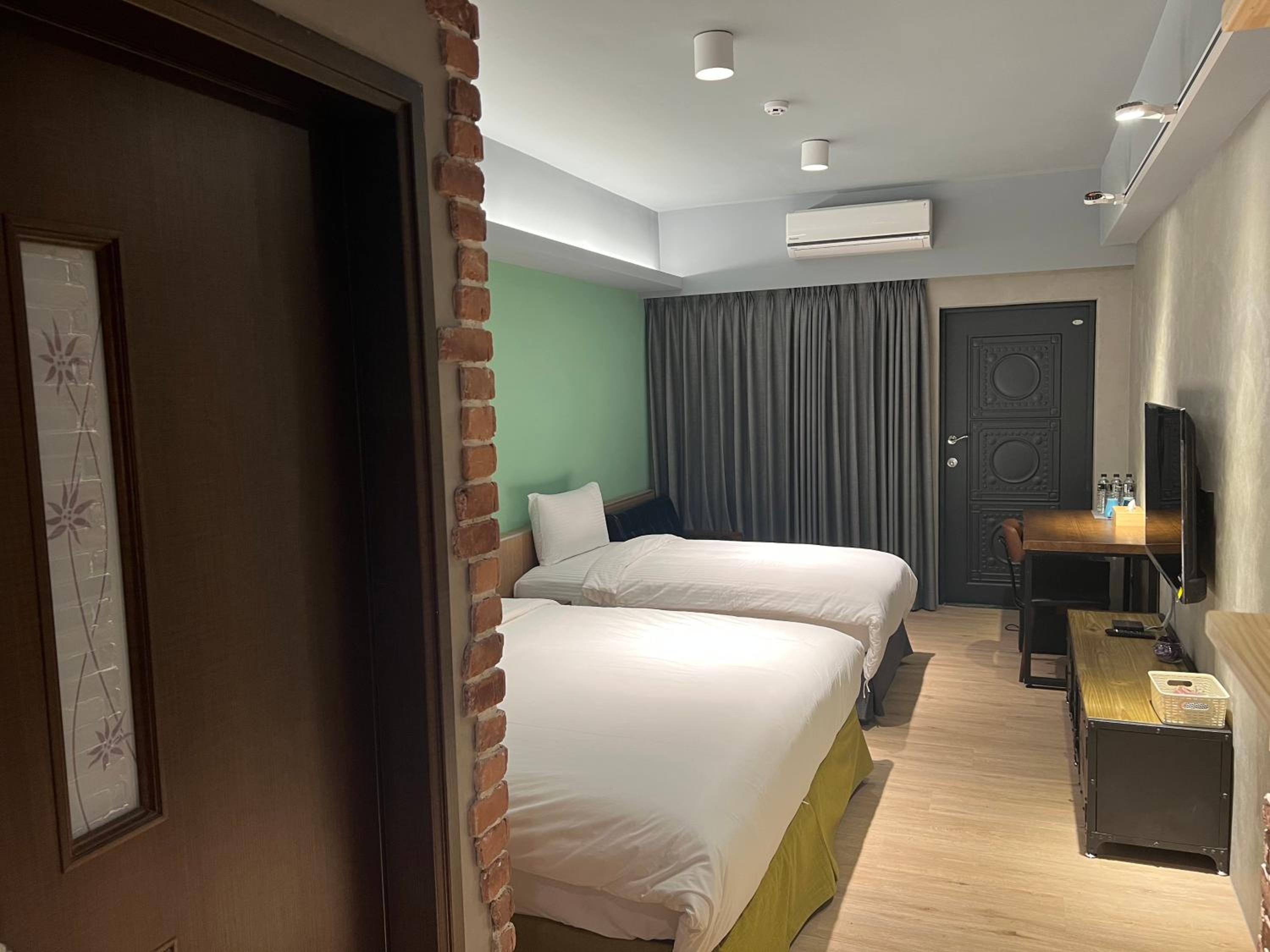 Triple Room with Balcony - Photo 4
